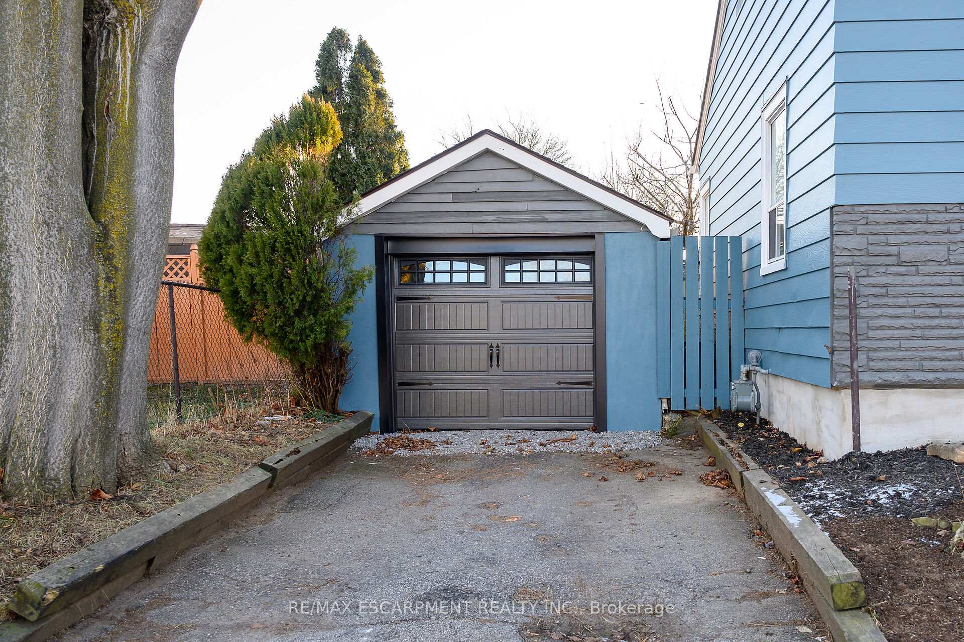Photo 34 of 582 Roxborough Avenue, Hamilton, Normanhurst — HOMEH