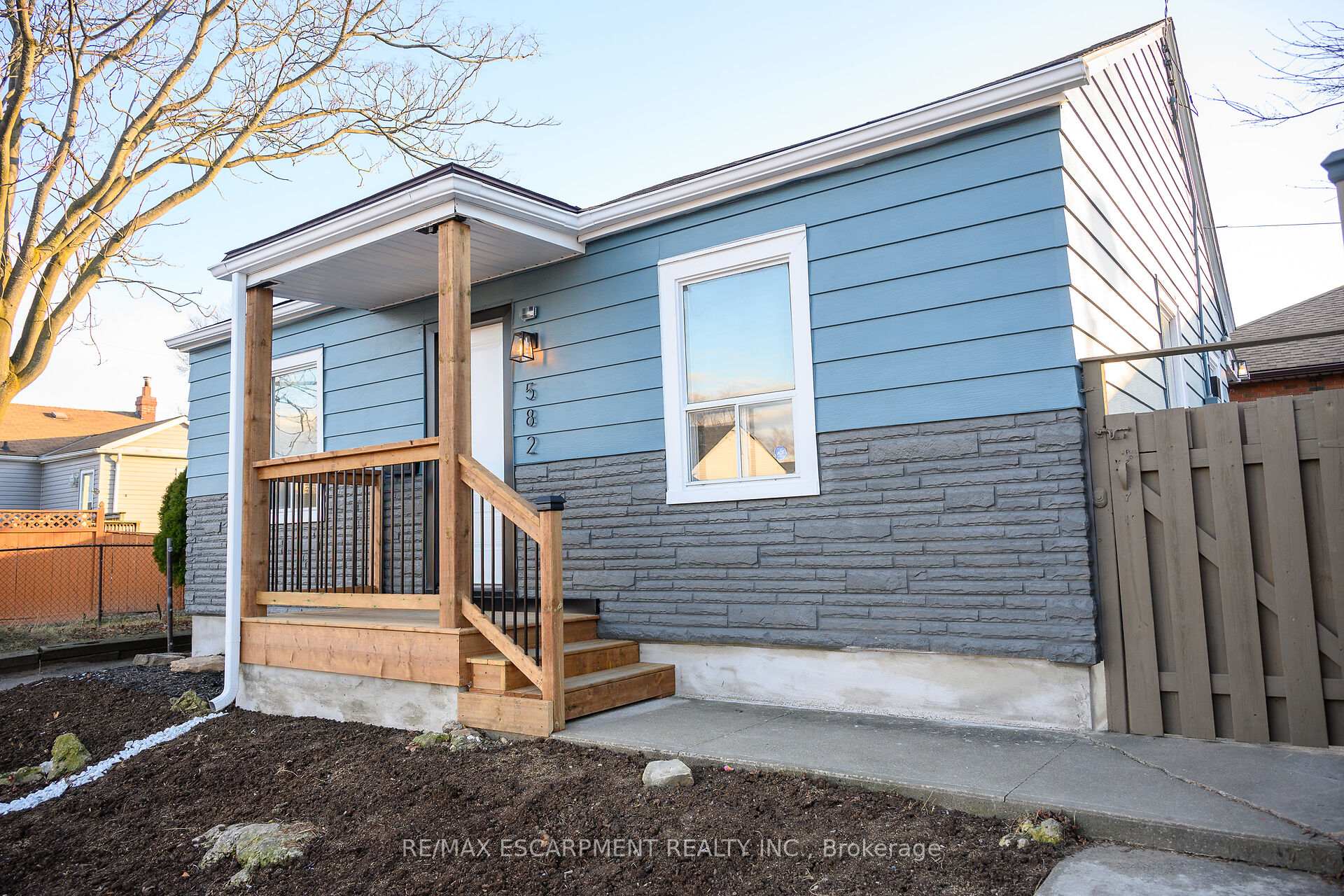 Photo 29 of 582 Roxborough Avenue, Hamilton, Normanhurst — HOMEH