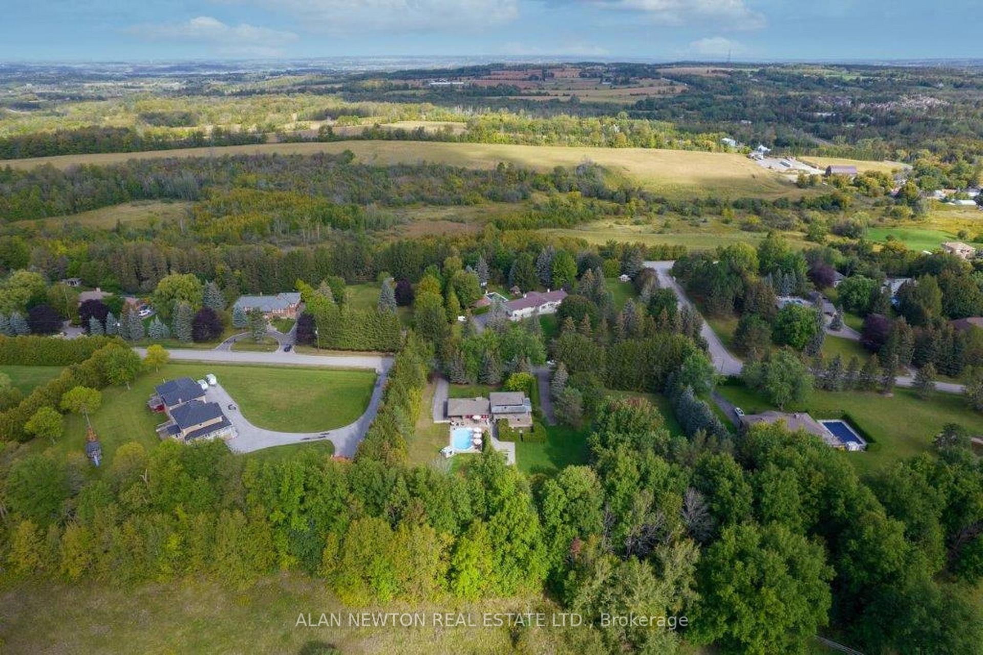Photo 7 of 45 King View Crescent, King, King City — HOMEH