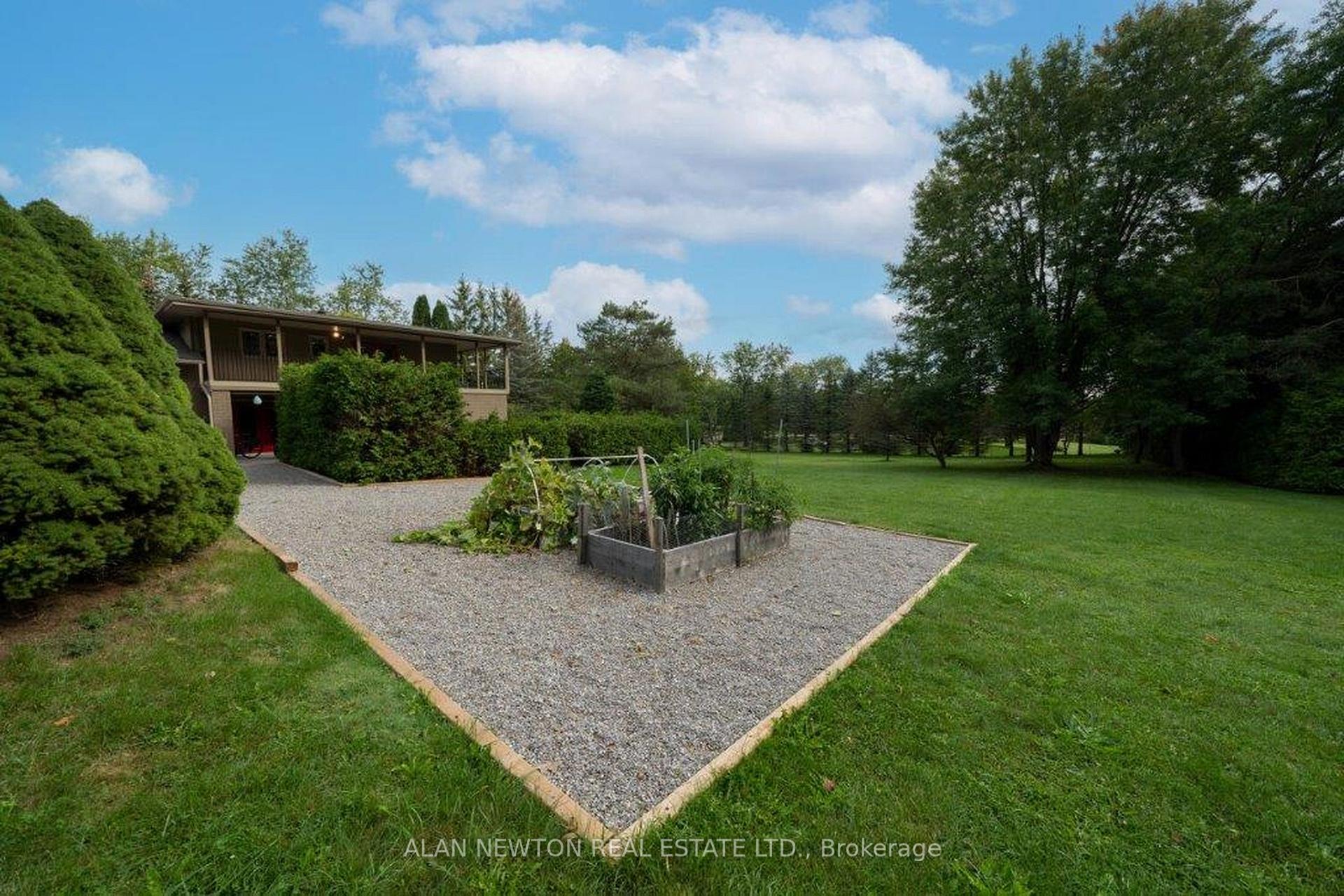 Photo 12 of 45 King View Crescent, King, King City — HOMEH