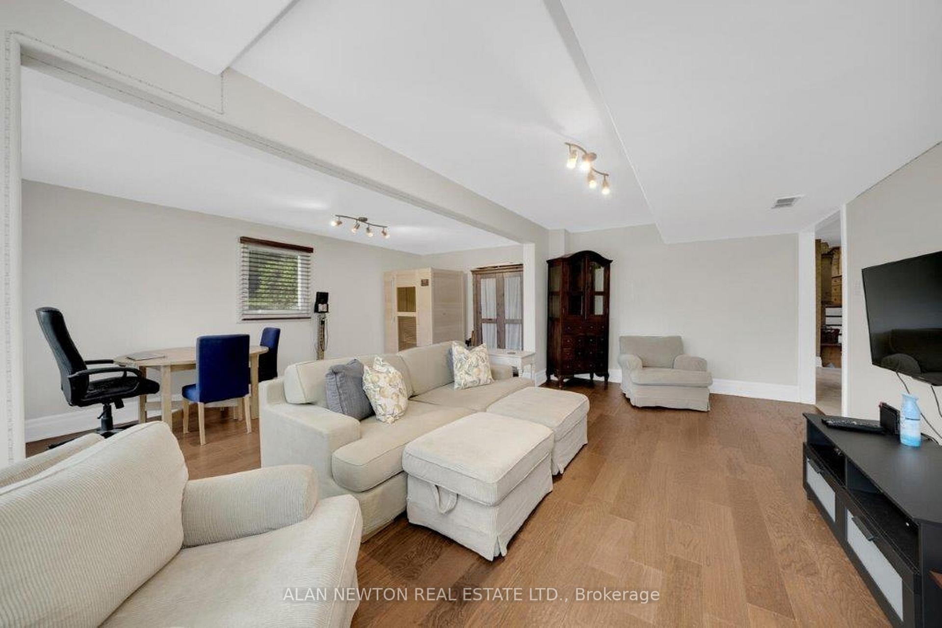 Photo 8 of 45 King View Crescent, King, King City — HOMEH