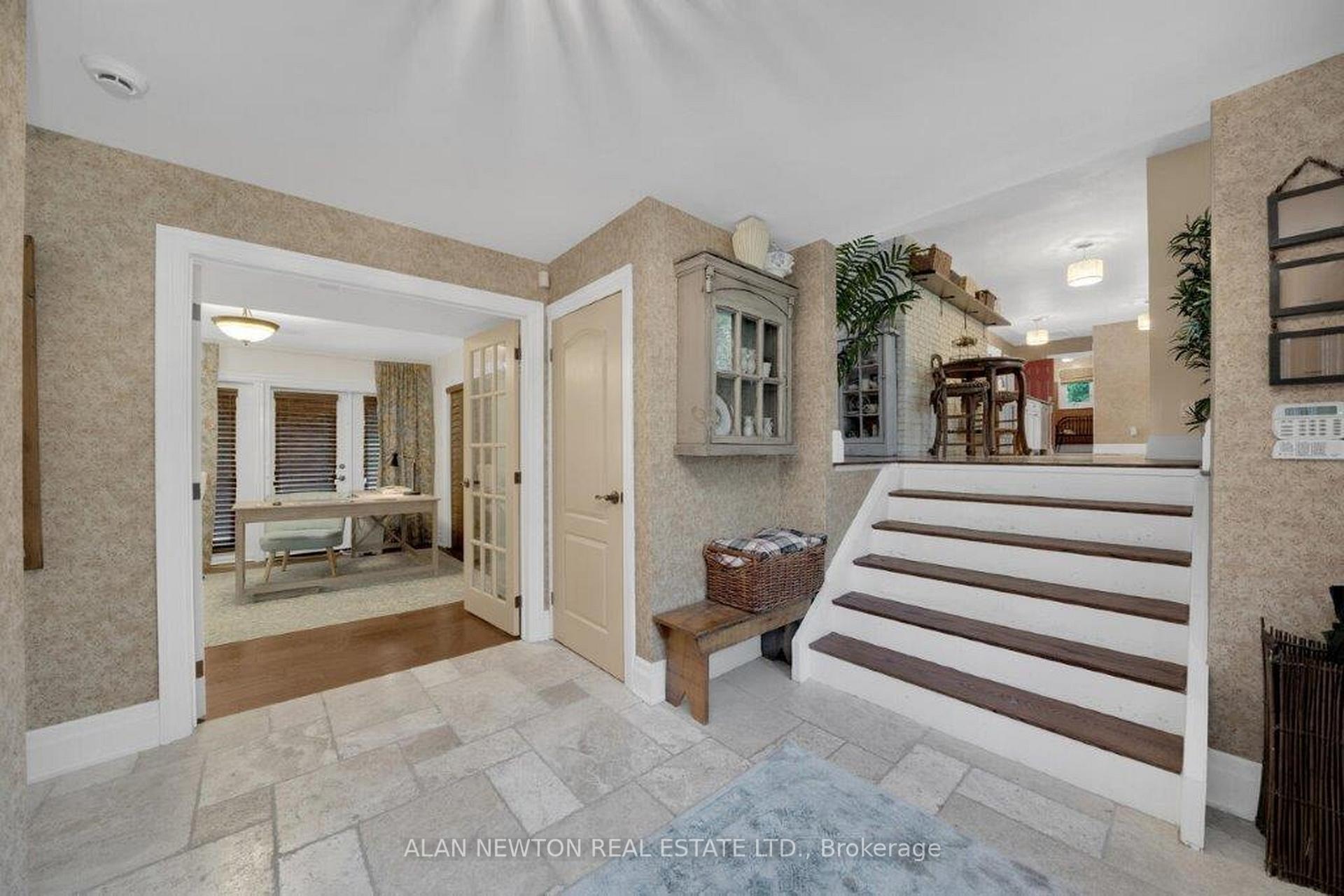 Photo 16 of 45 King View Crescent, King, King City — HOMEH