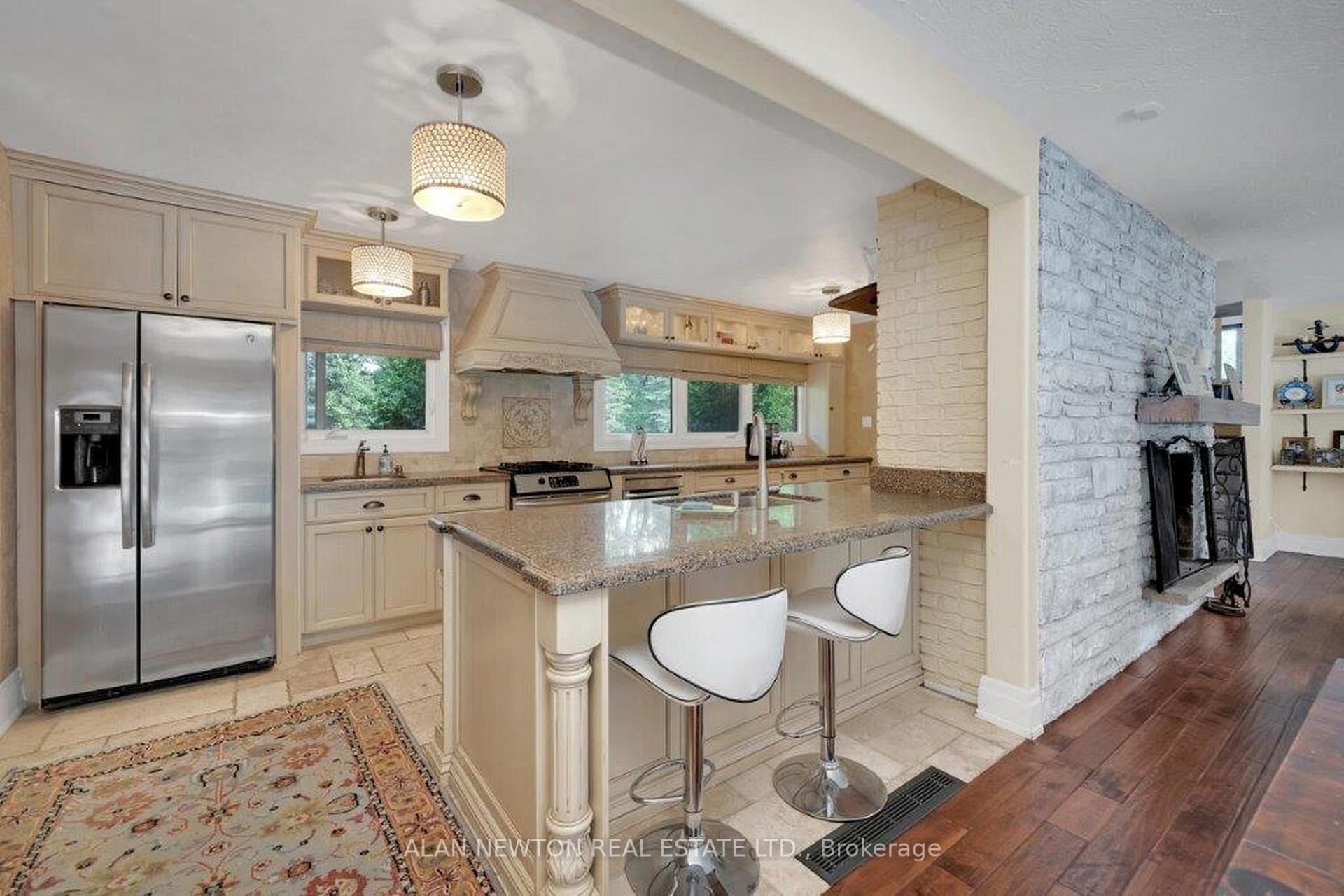 Photo 27 of 45 King View Crescent, King, King City — HOMEH