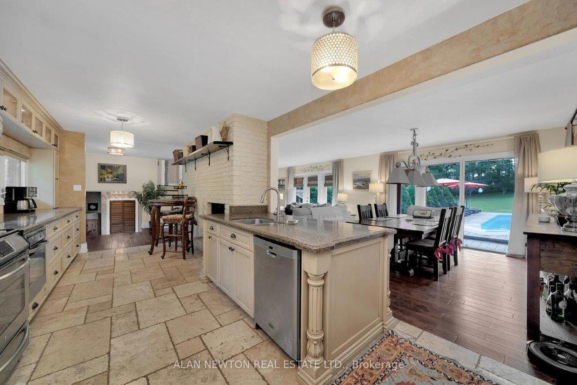 Photo 15 of 45 King View Crescent, King, King City — HOMEH