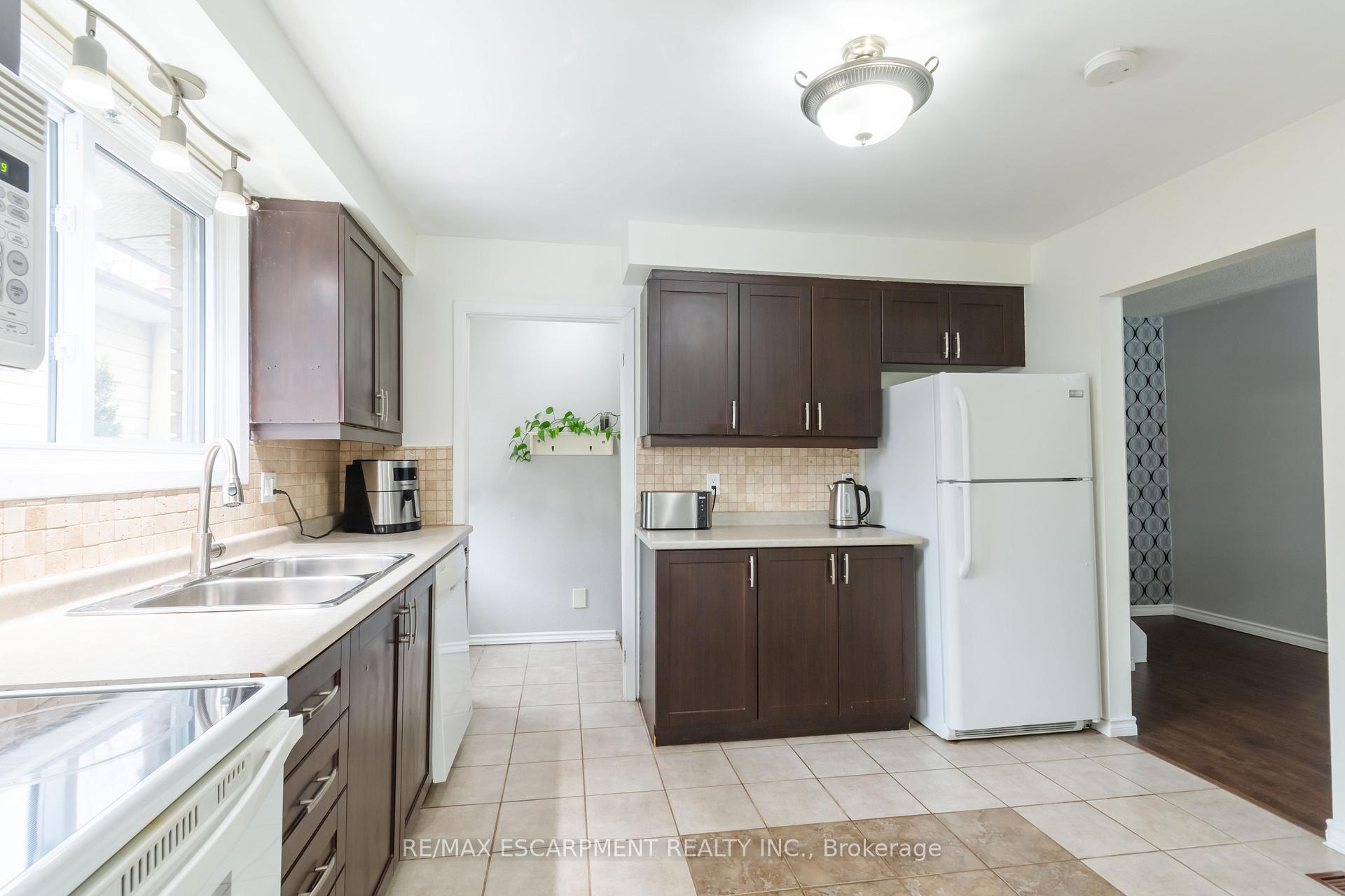 Photo 8 of 117 Anna Capri Drive, Hamilton, Templemead — HOMEH