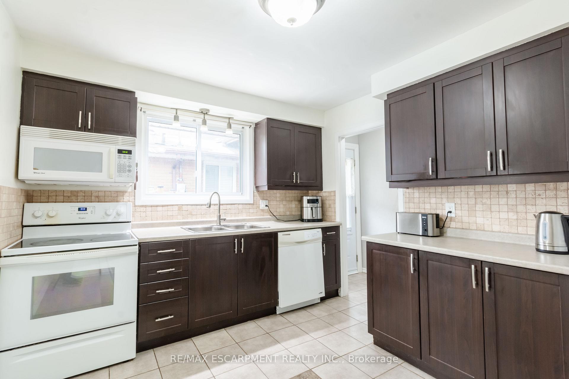 Photo 11 of 117 Anna Capri Drive, Hamilton, Templemead — HOMEH