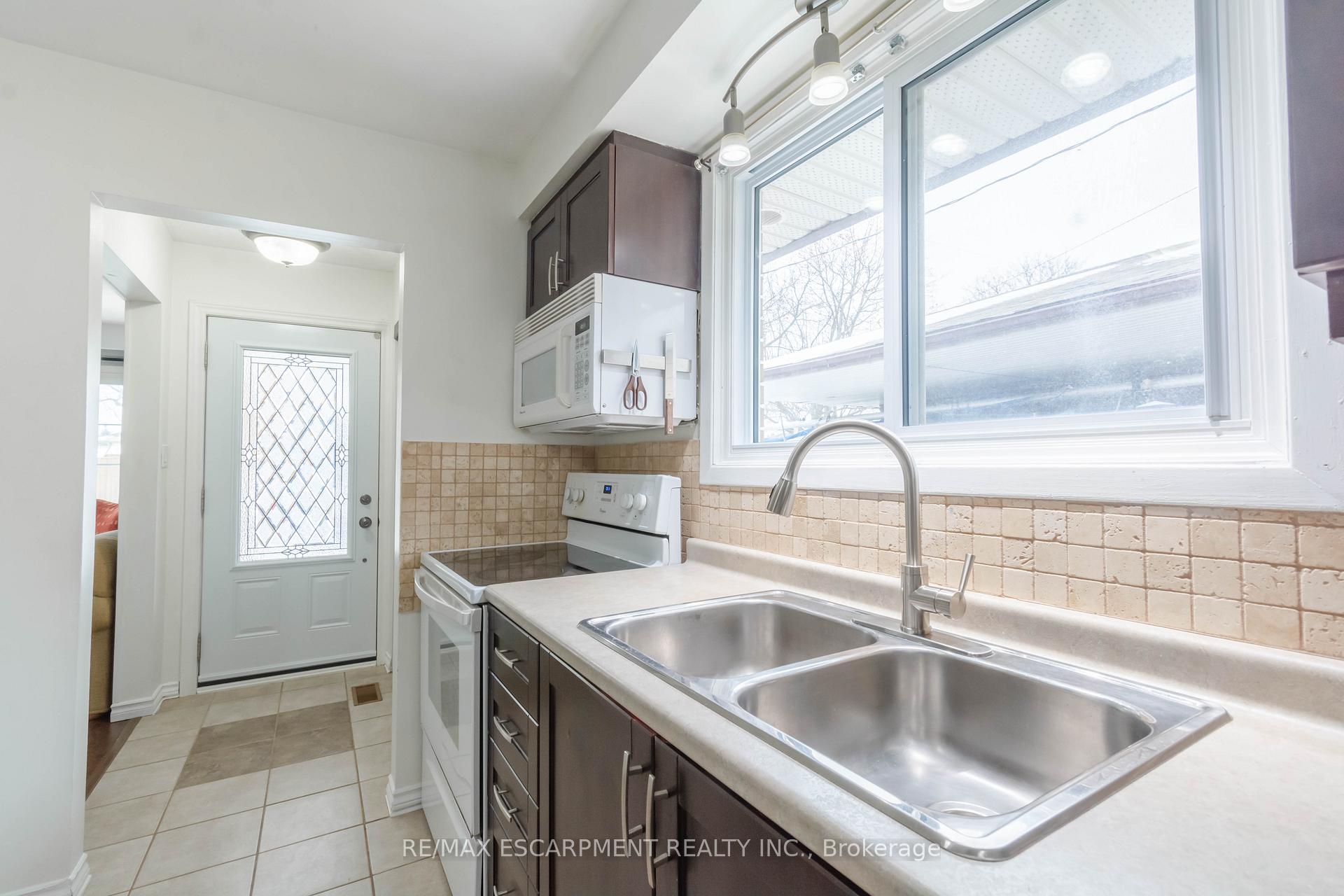 Photo 10 of 117 Anna Capri Drive, Hamilton, Templemead — HOMEH