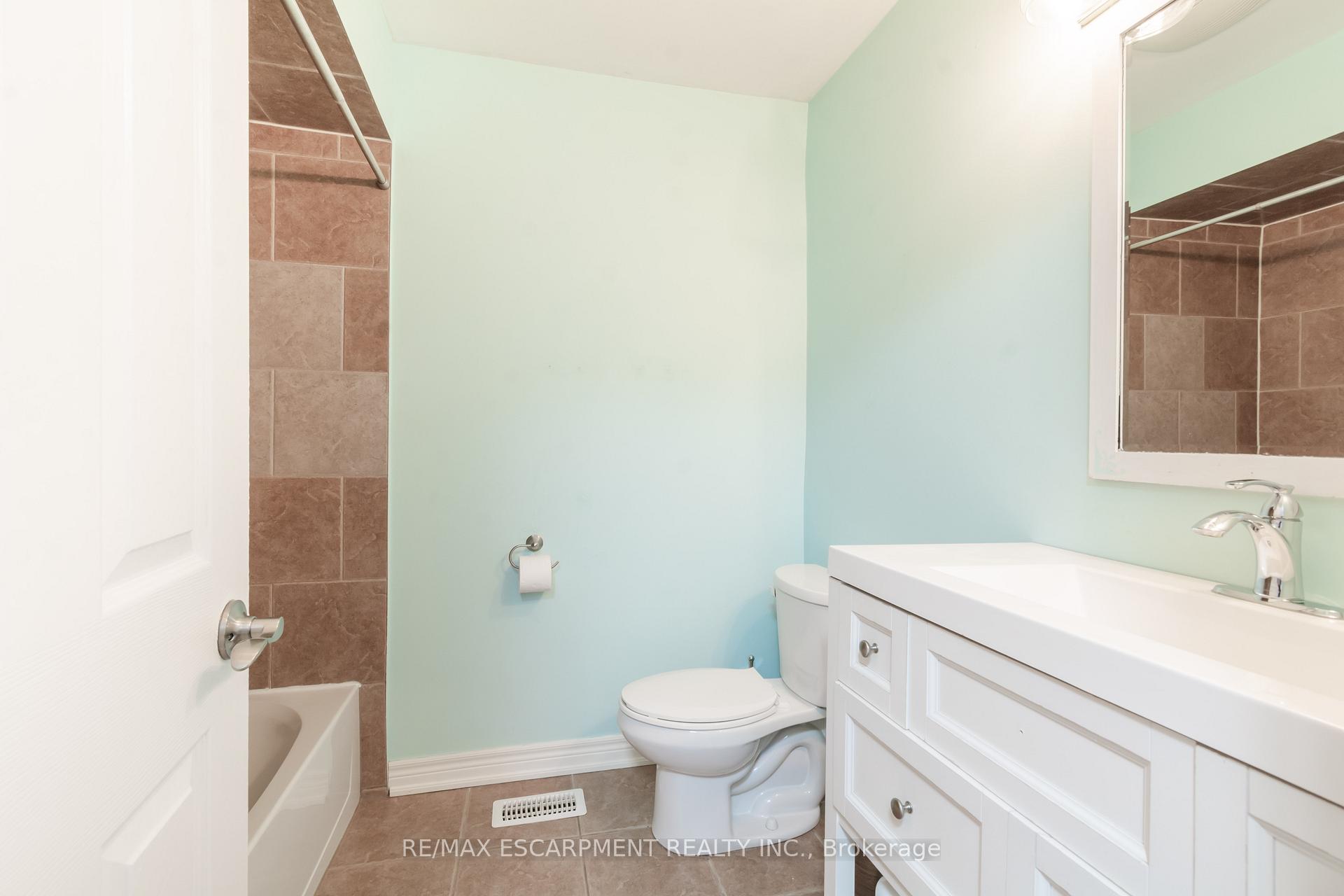 Photo 14 of 117 Anna Capri Drive, Hamilton, Templemead — HOMEH