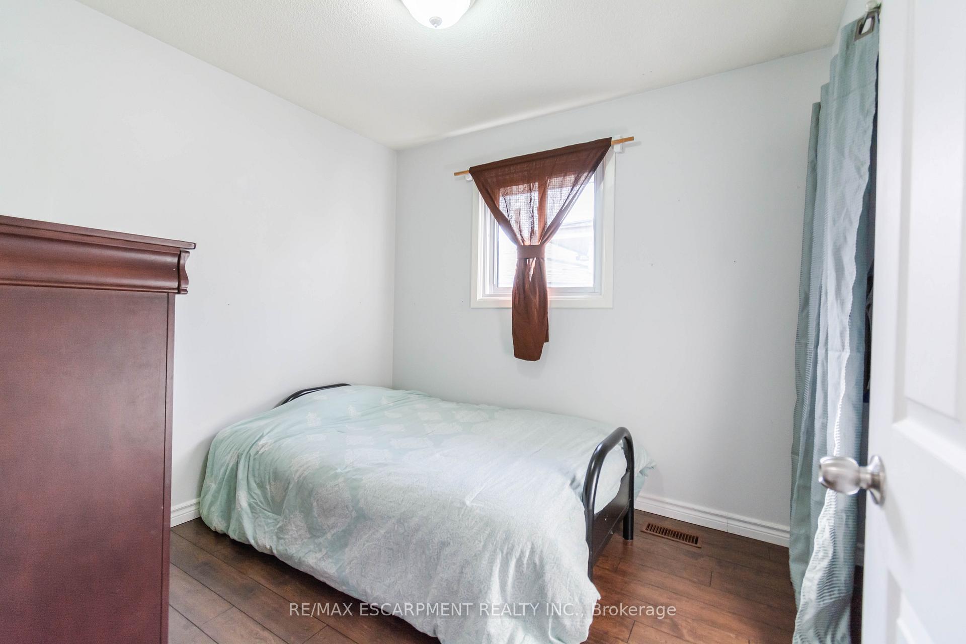 Photo 16 of 117 Anna Capri Drive, Hamilton, Templemead — HOMEH