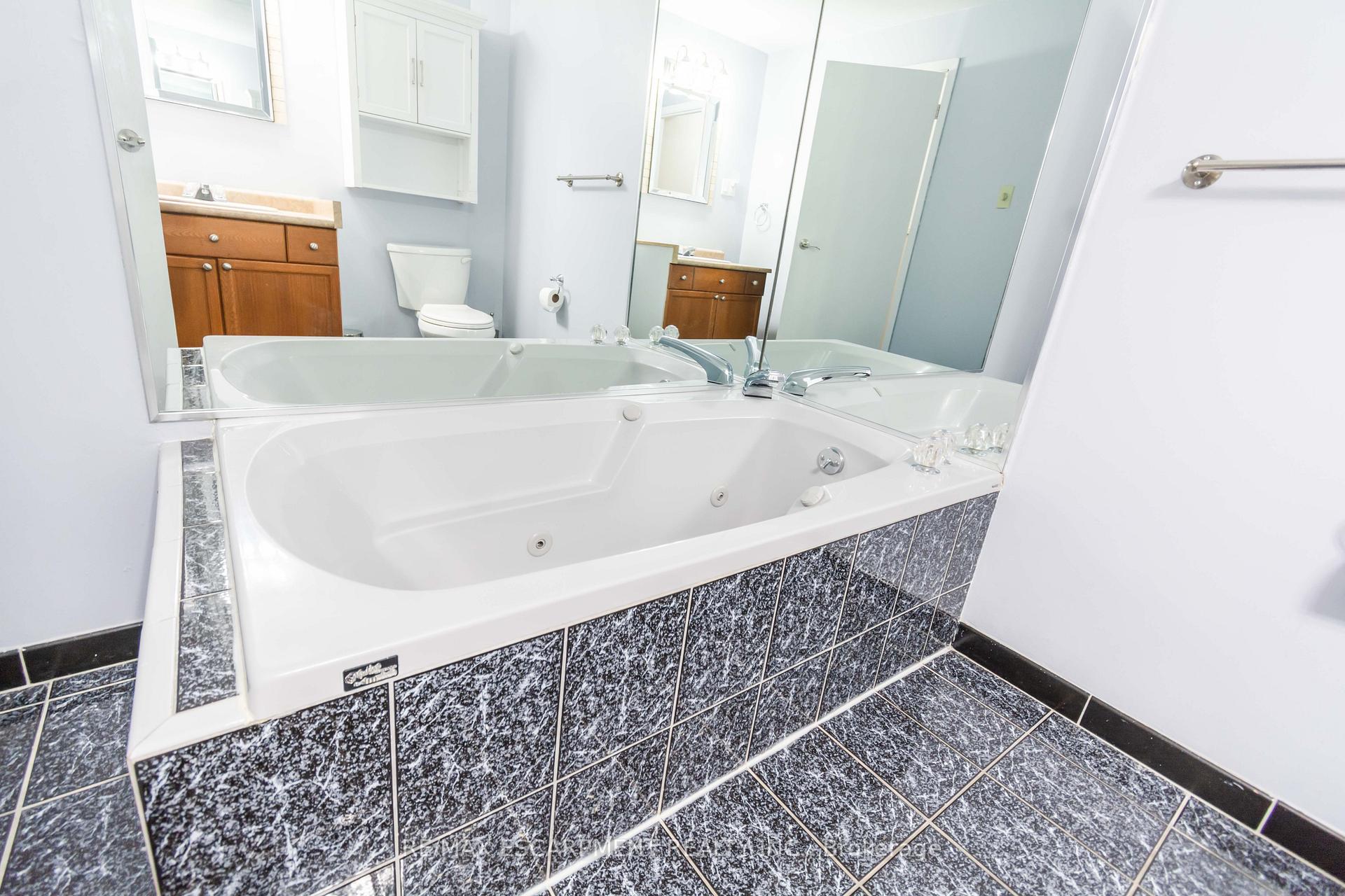 Photo 24 of 117 Anna Capri Drive, Hamilton, Templemead — HOMEH