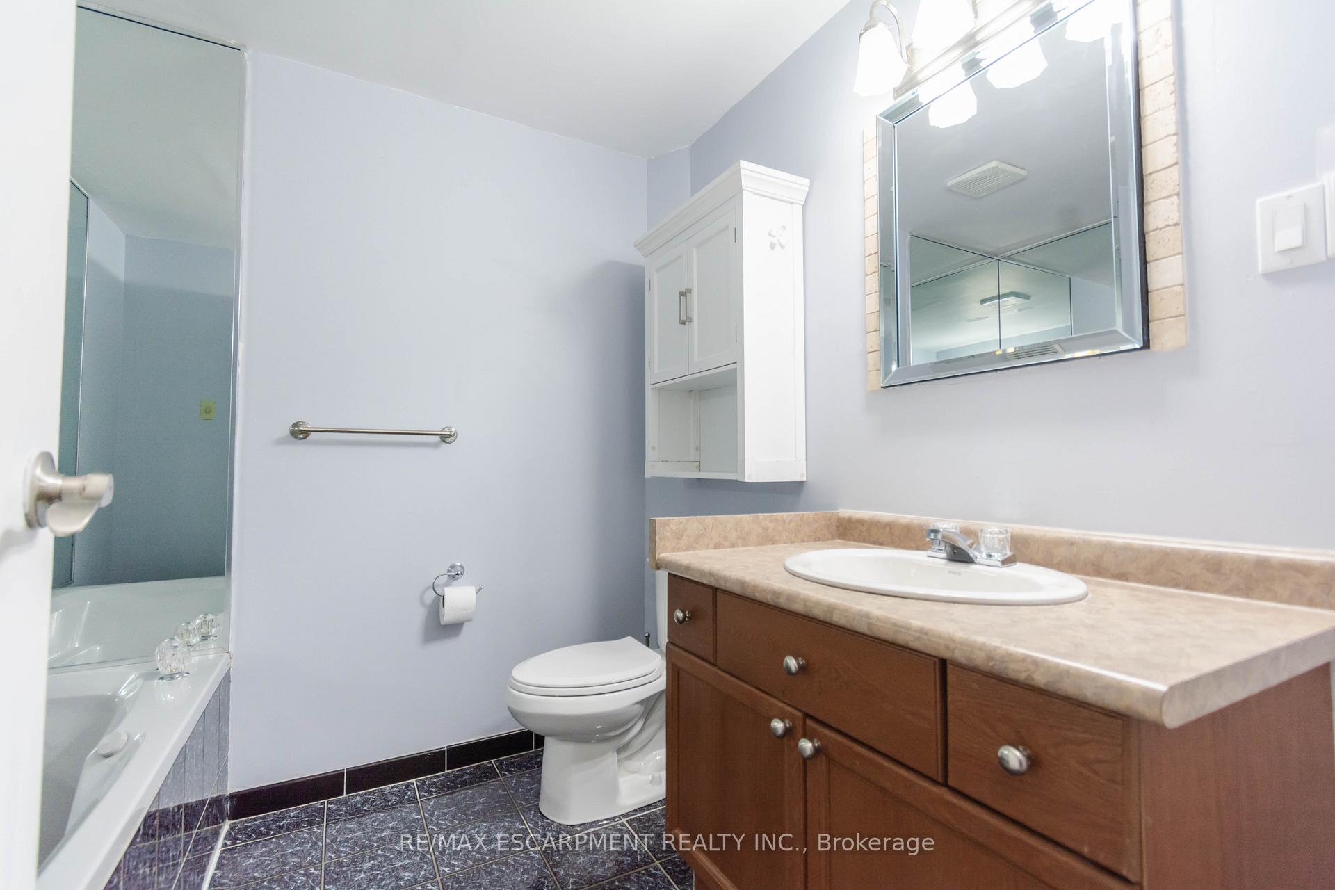 Photo 22 of 117 Anna Capri Drive, Hamilton, Templemead — HOMEH