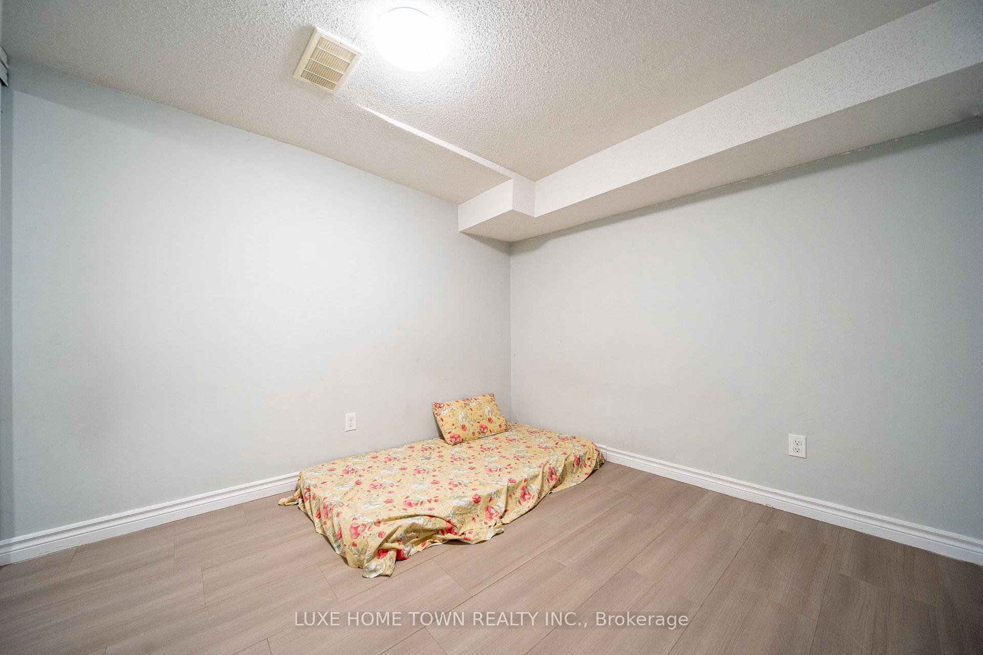 Photo 32 of 93 Norfolk Avenue, Cambridge — HOMEH