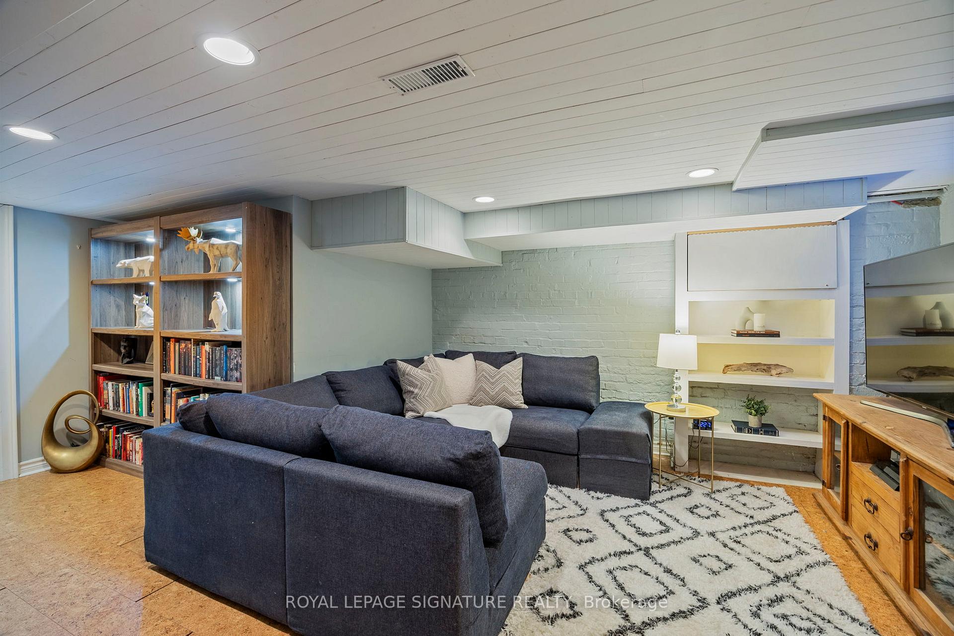 Photo 35 of 41 Bright Street, Toronto, Moss Park — HOMEH