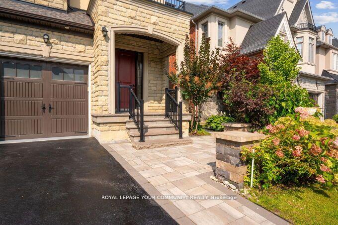 Photo 3 of 14 Robert Berry Crescent, King, King City — HOMEH