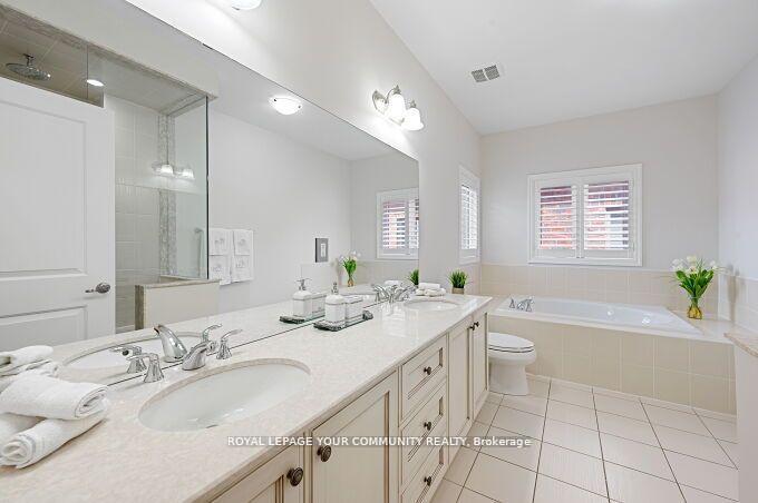 Photo 26 of 14 Robert Berry Crescent, King, King City — HOMEH