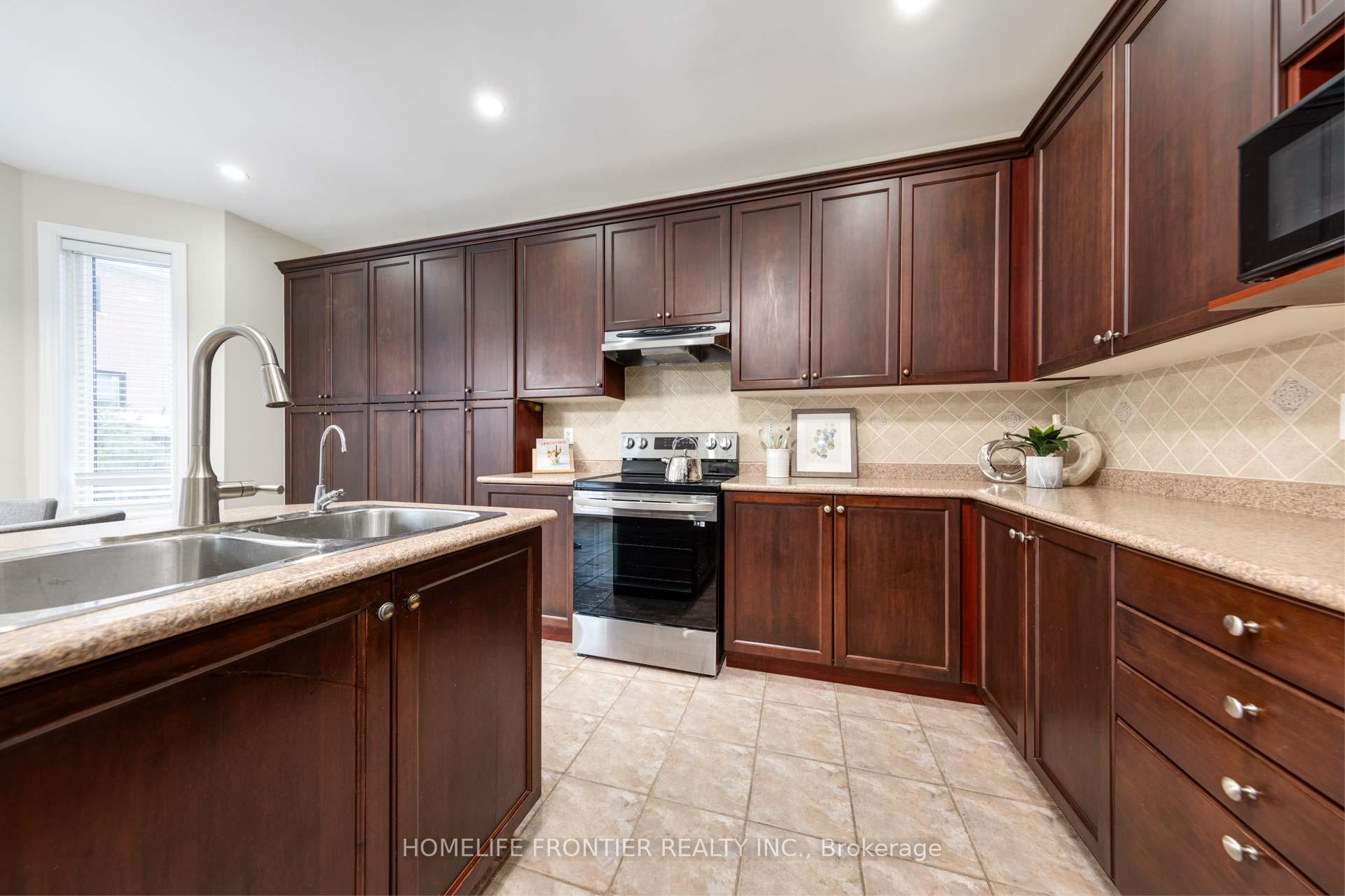 Photo 12 of 130 Leameadow Road, Vaughan, Patterson — HOMEH