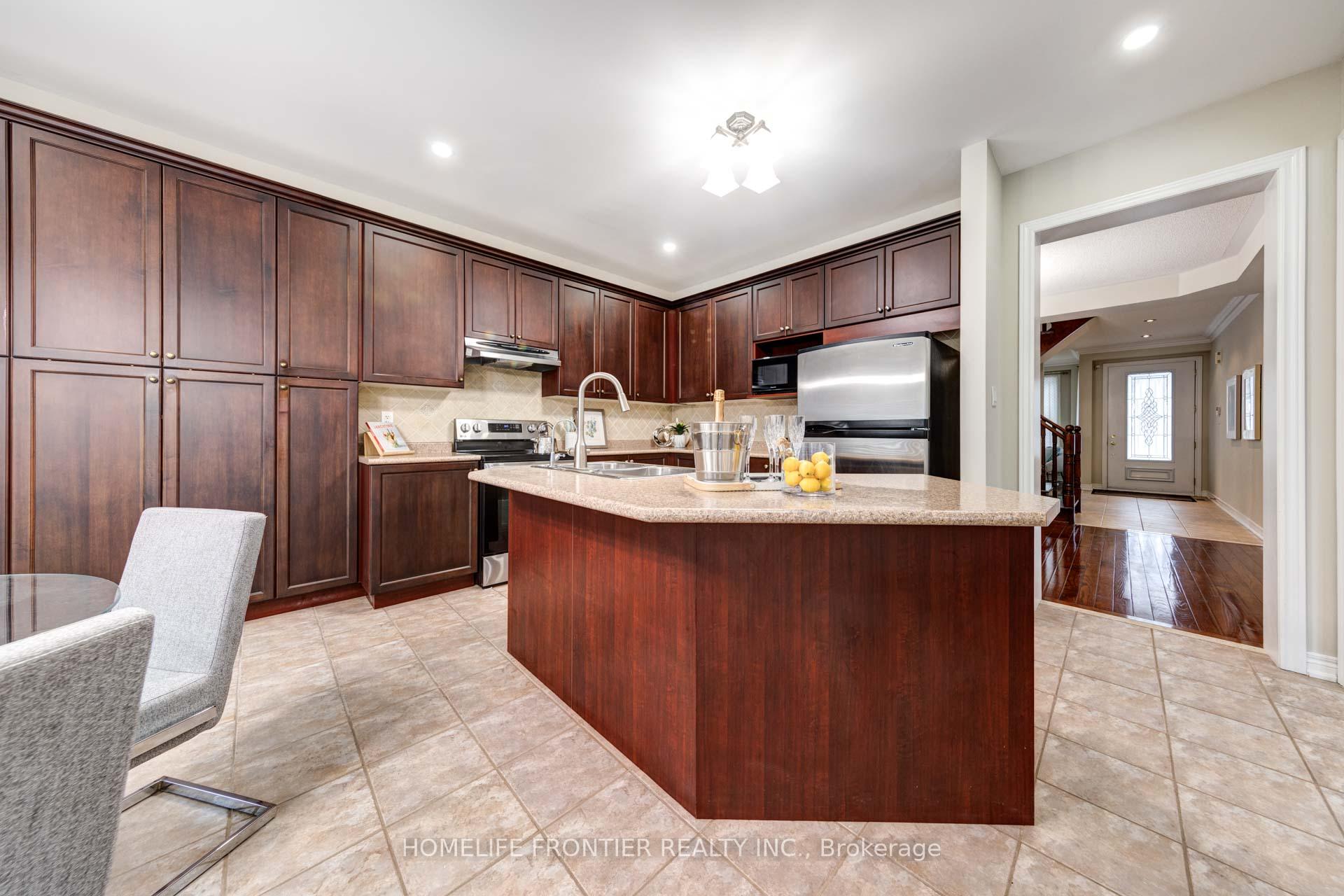 Photo 11 of 130 Leameadow Road, Vaughan, Patterson — HOMEH