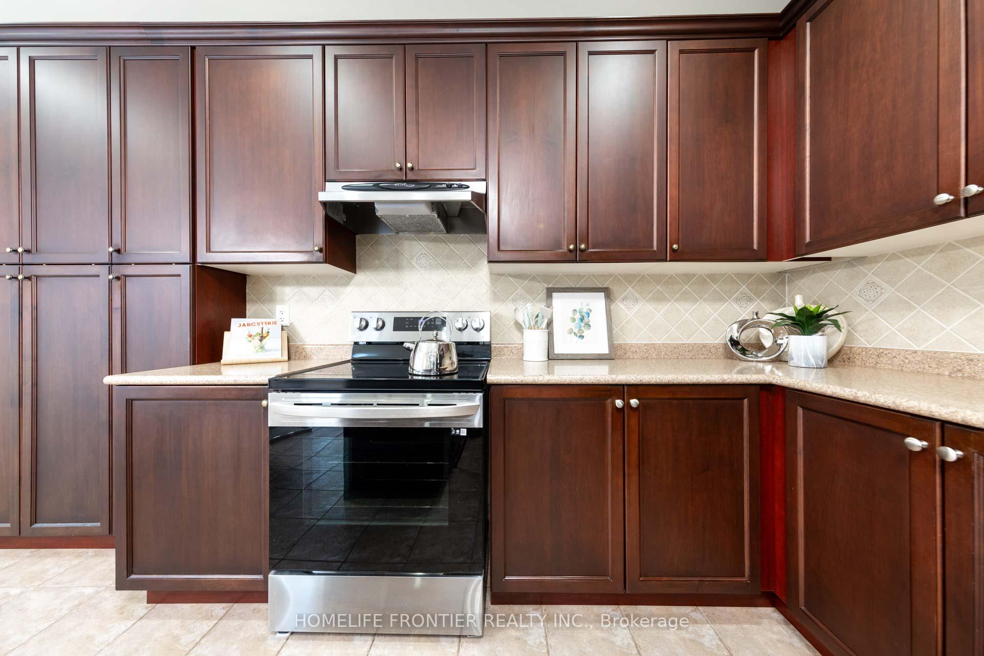 Photo 23 of 130 Leameadow Road, Vaughan, Patterson — HOMEH