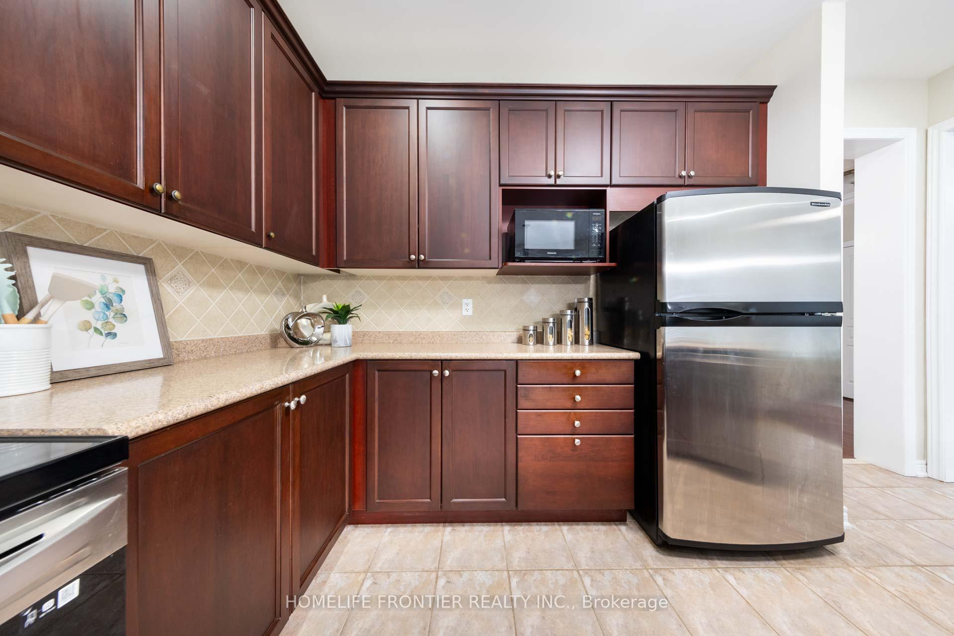 Photo 20 of 130 Leameadow Road, Vaughan, Patterson — HOMEH