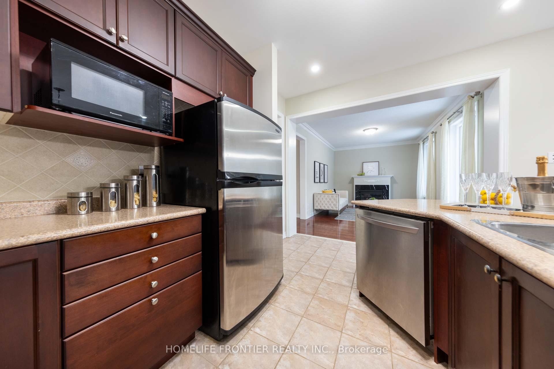 Photo 18 of 130 Leameadow Road, Vaughan, Patterson — HOMEH