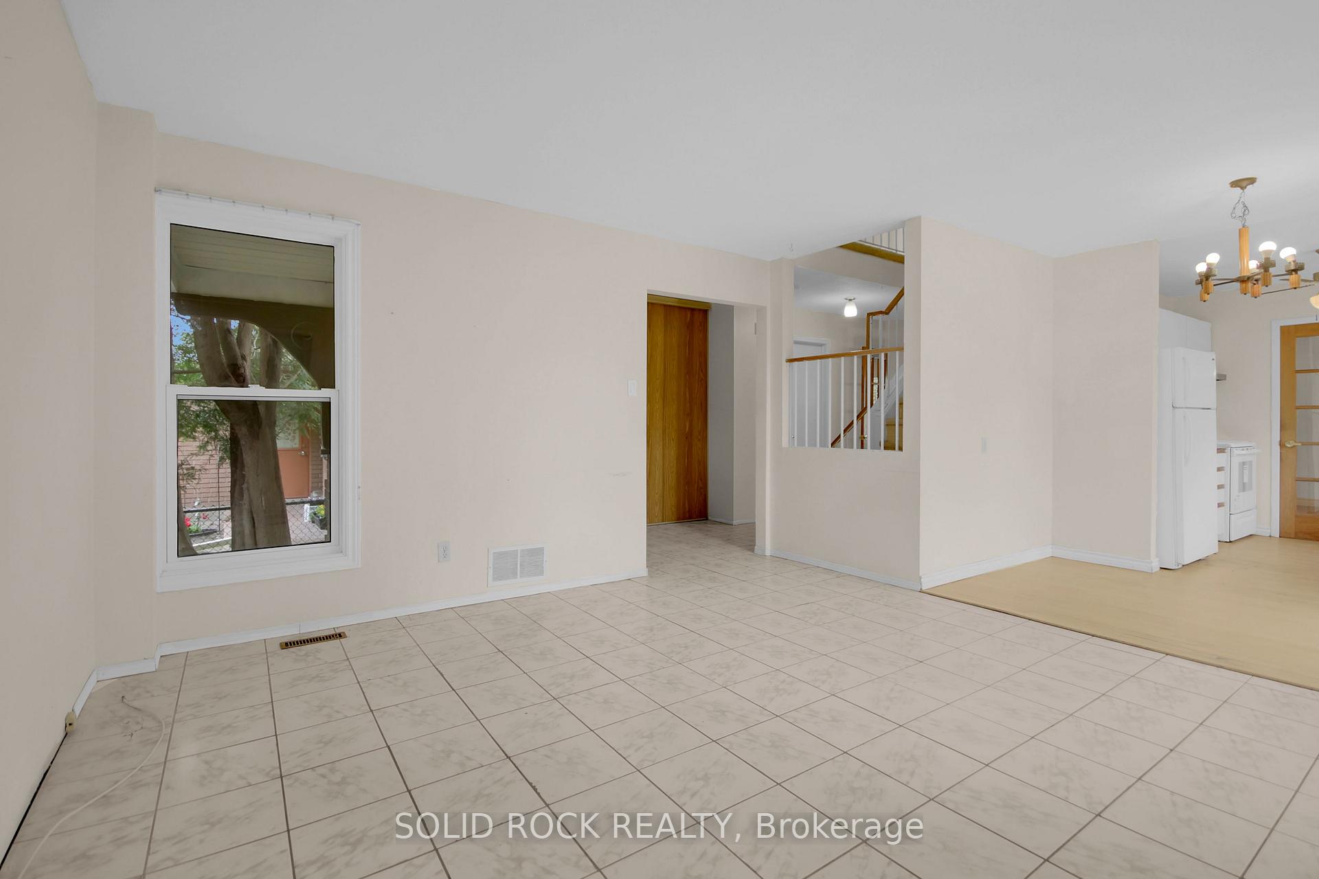 Photo 15 of 1429 Prestone Drive, Ottawa, Bilberry Creek/Queenswood Heights — HOMEH