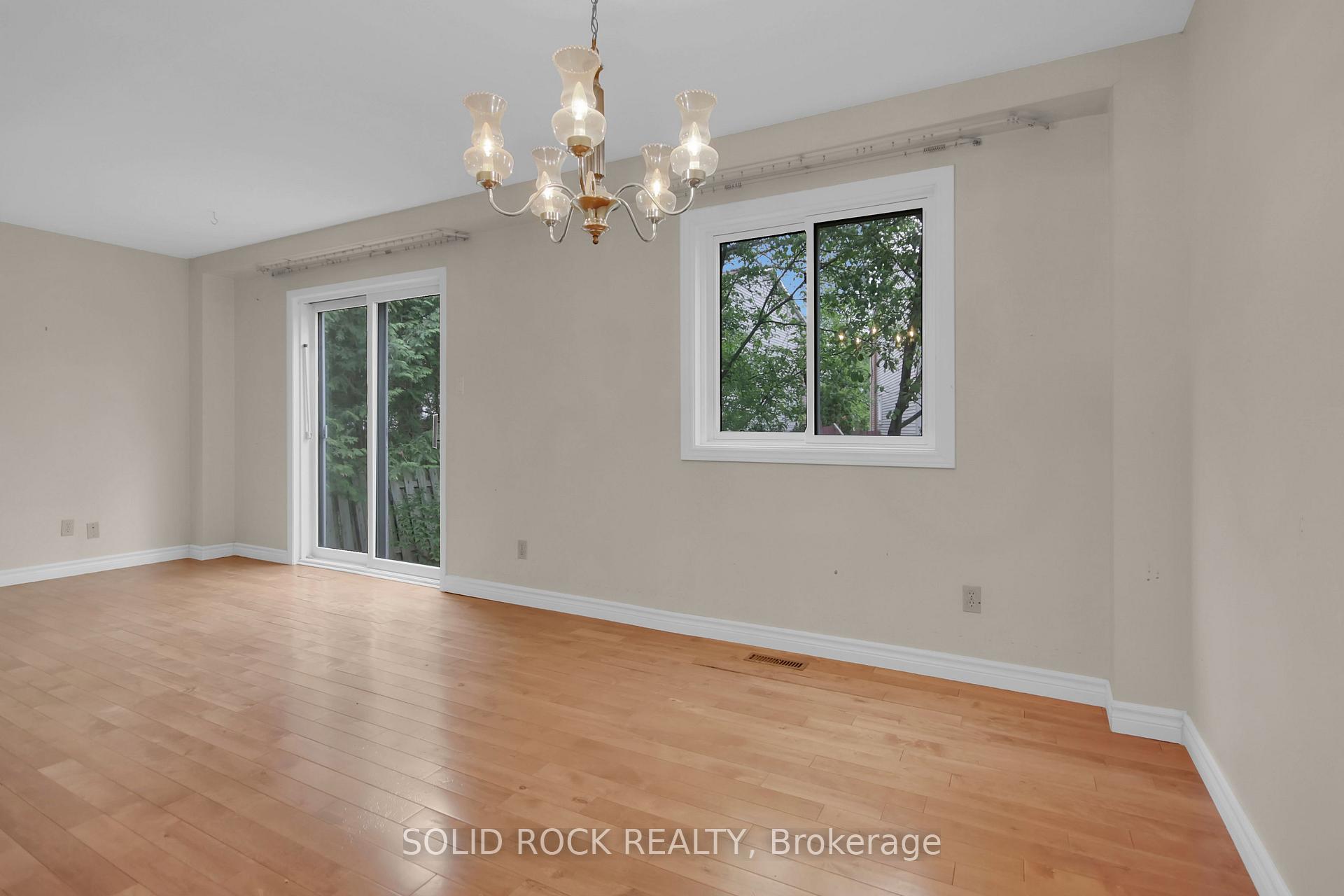 Photo 10 of 1429 Prestone Drive, Ottawa, Bilberry Creek/Queenswood Heights — HOMEH