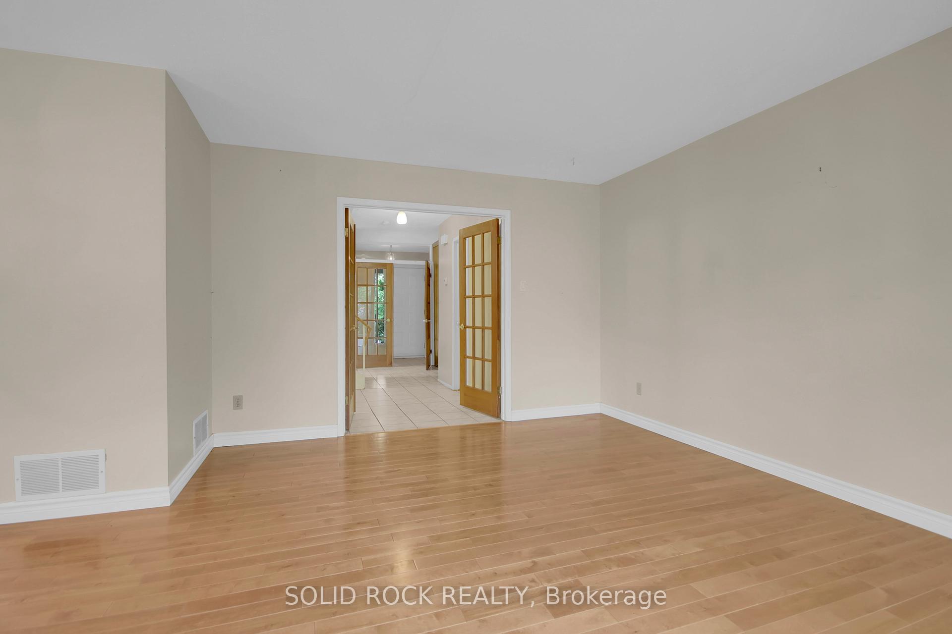 Photo 13 of 1429 Prestone Drive, Ottawa, Bilberry Creek/Queenswood Heights — HOMEH