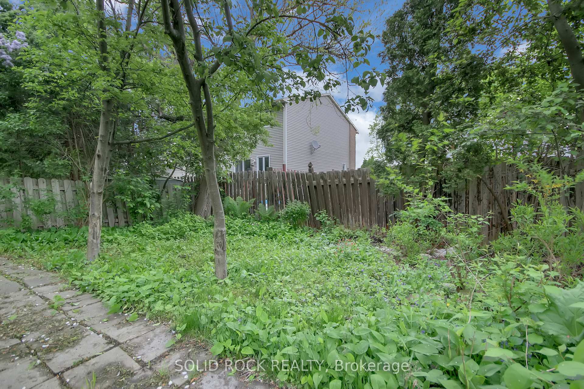 Photo 36 of 1429 Prestone Drive, Ottawa, Bilberry Creek/Queenswood Heights — HOMEH