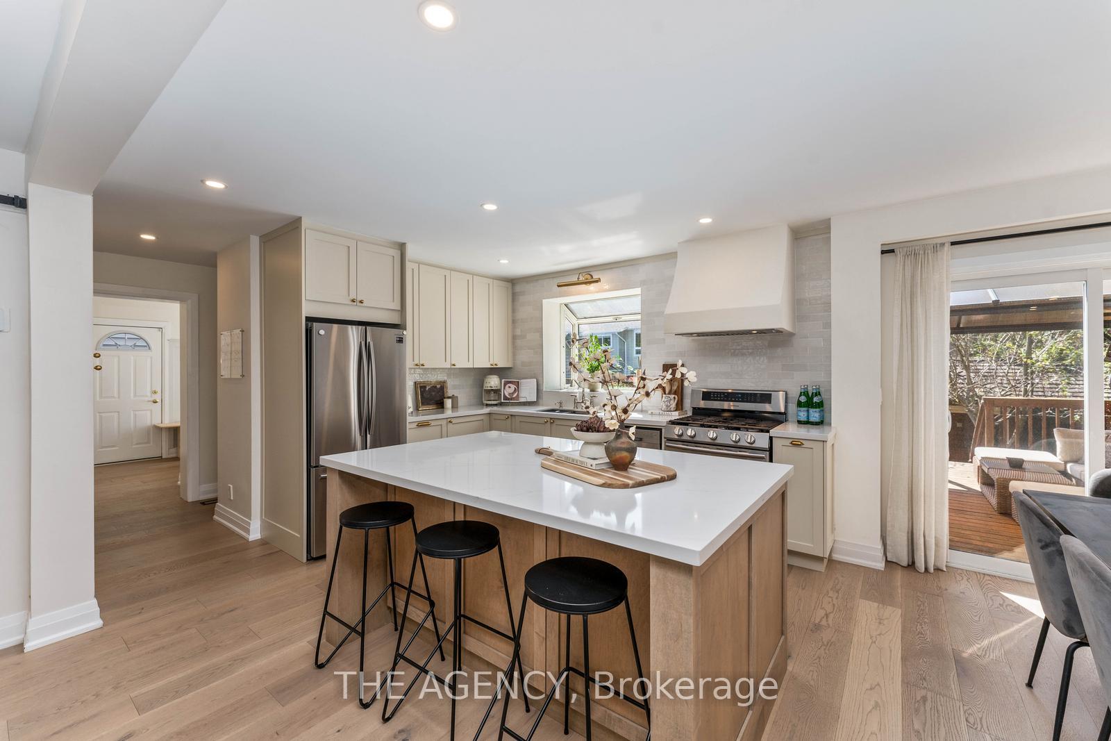 Photo 6 of 76 Connaught Crescent, Caledon, Bolton West — HOMEH