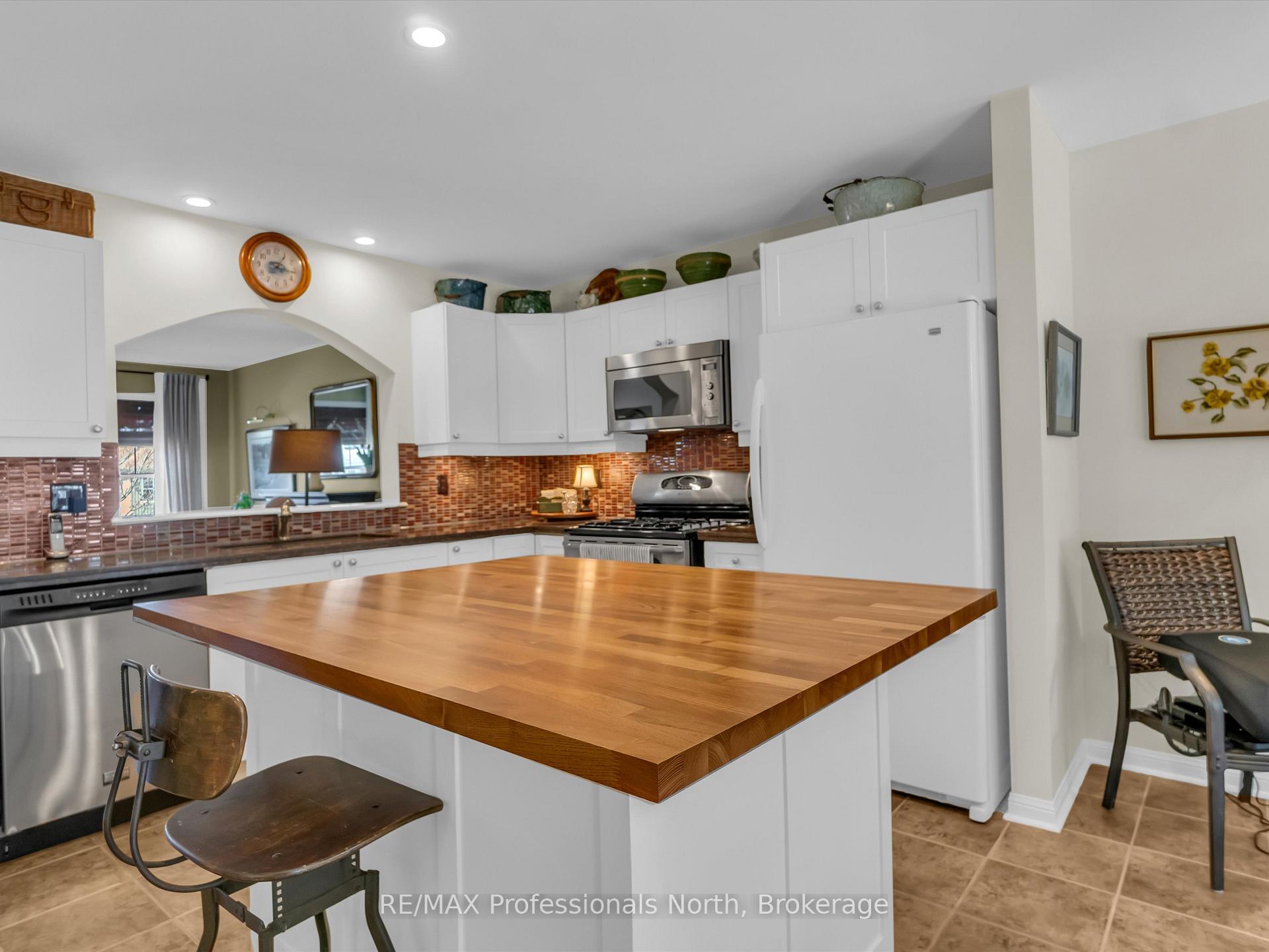 Photo 36 of 10 Heron's Hill, Bracebridge, Muskoka (N) — HOMEH