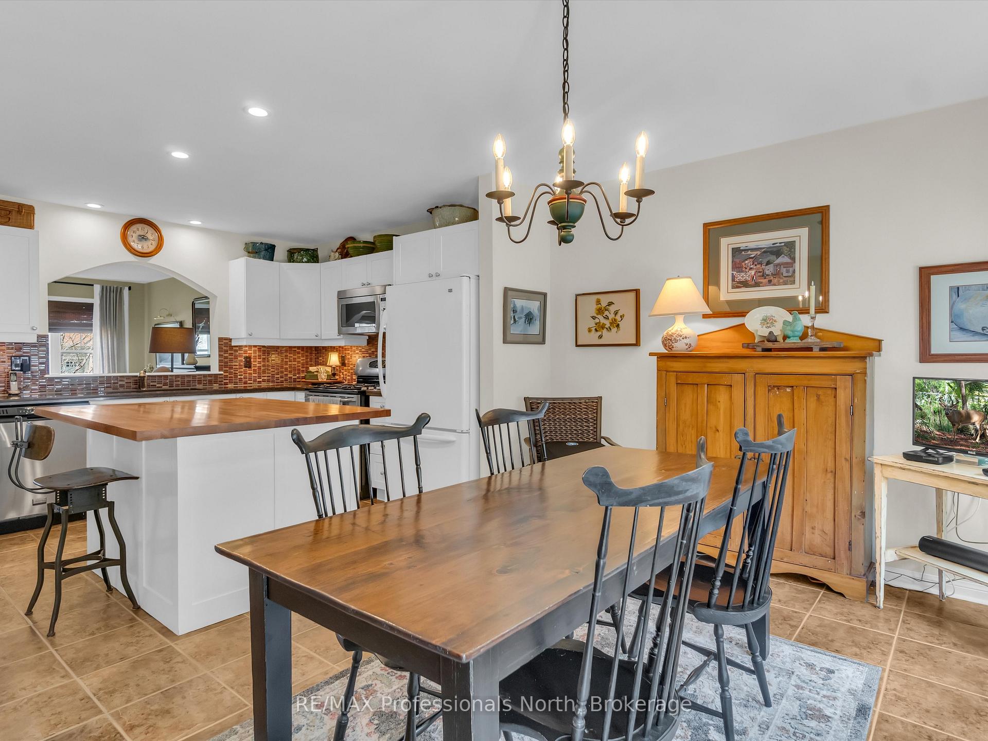 Photo 4 of 10 Heron's Hill, Bracebridge, Muskoka (N) — HOMEH