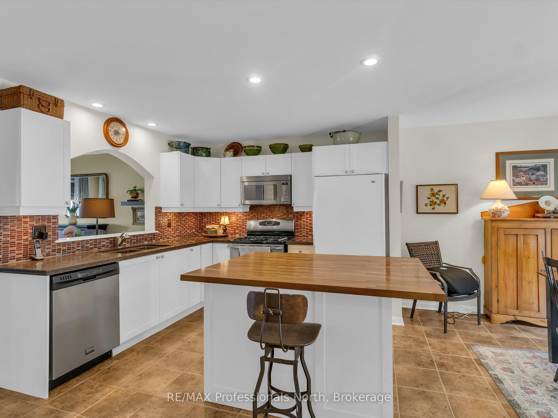 Photo 6 of 10 Heron's Hill, Bracebridge, Muskoka (N) — HOMEH