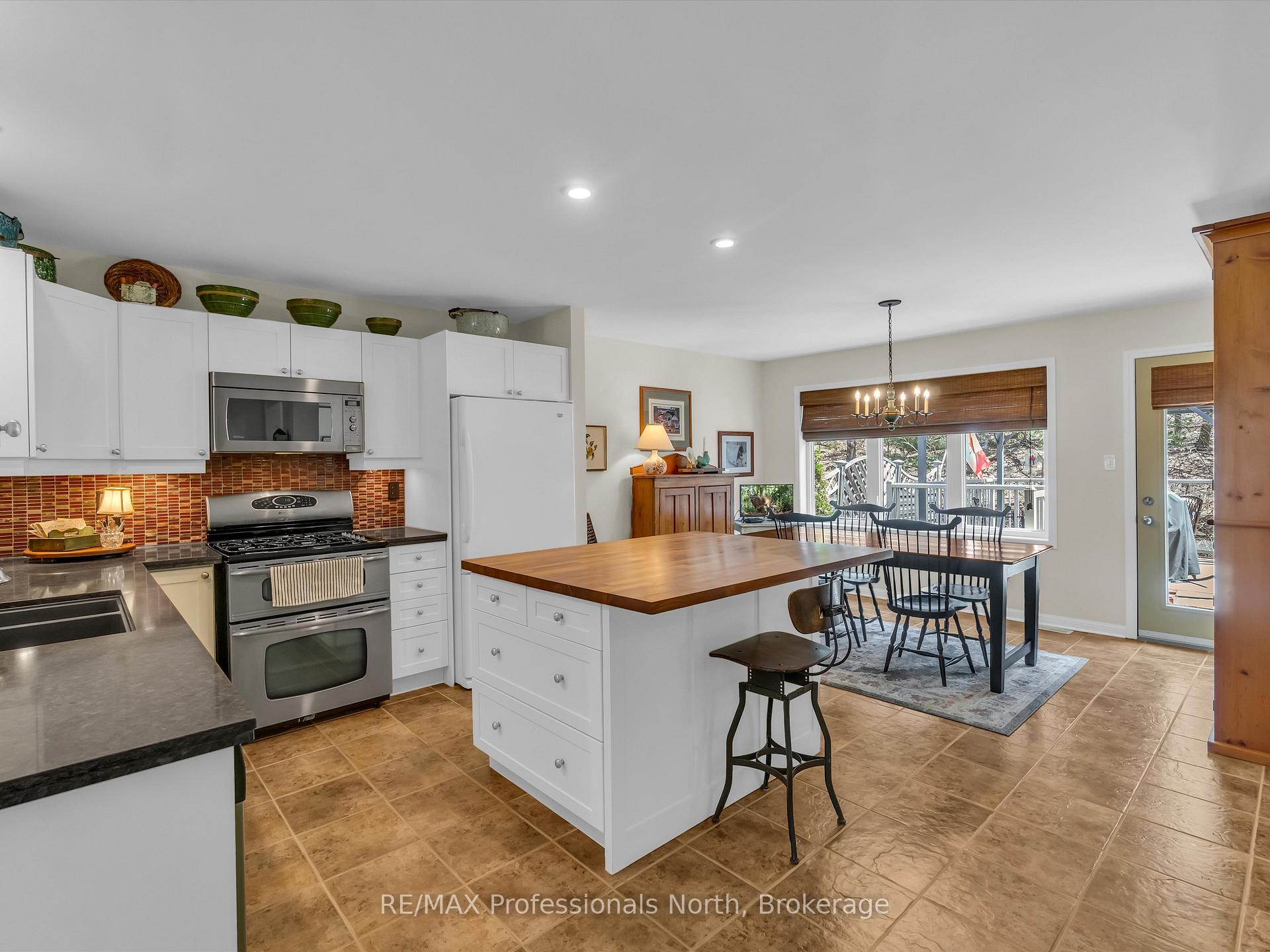 Photo 11 of 10 Heron's Hill, Bracebridge, Muskoka (N) — HOMEH