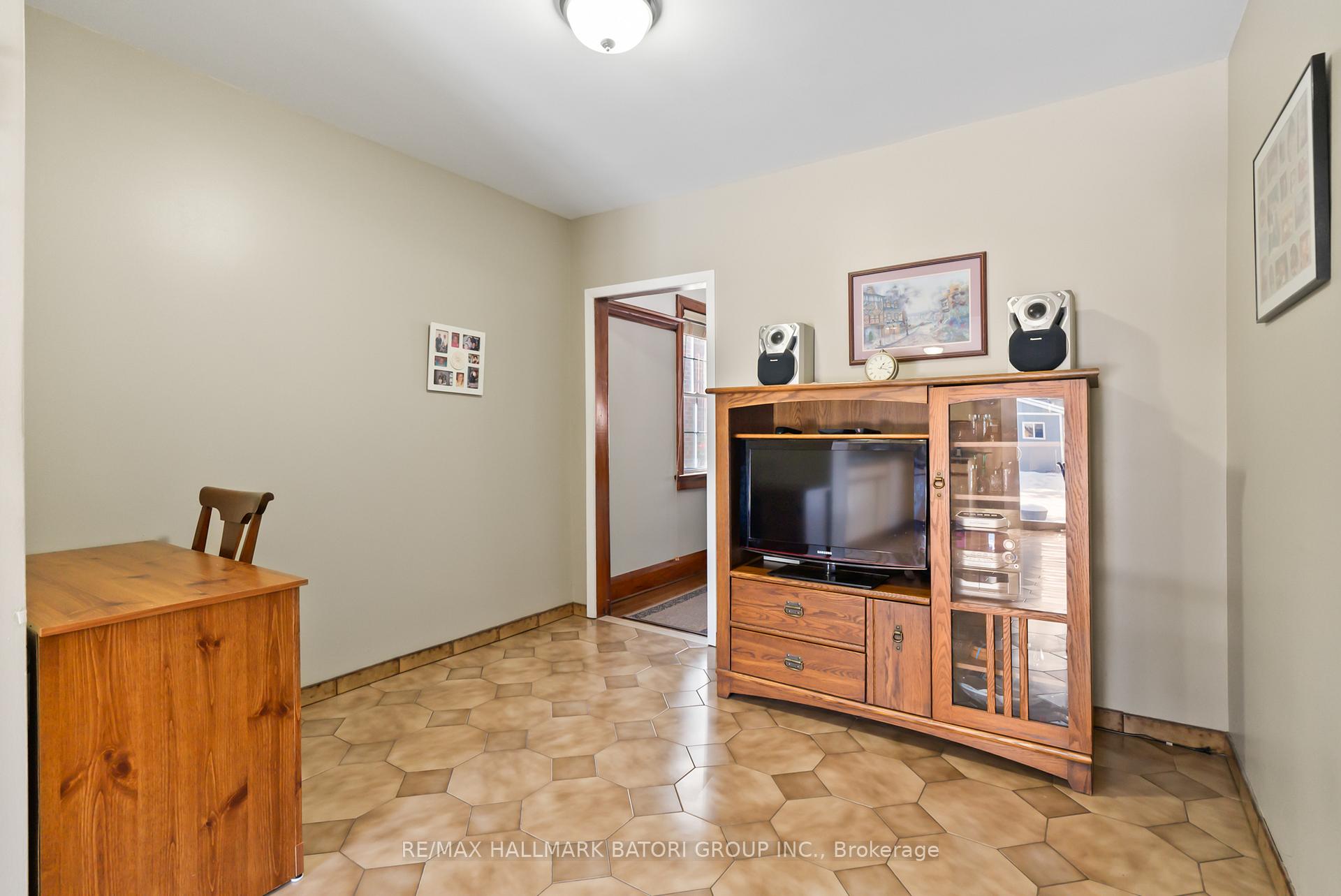 Photo 3 of 263 Castlefield Avenue, Toronto, Yonge-Eglinton — HOMEH