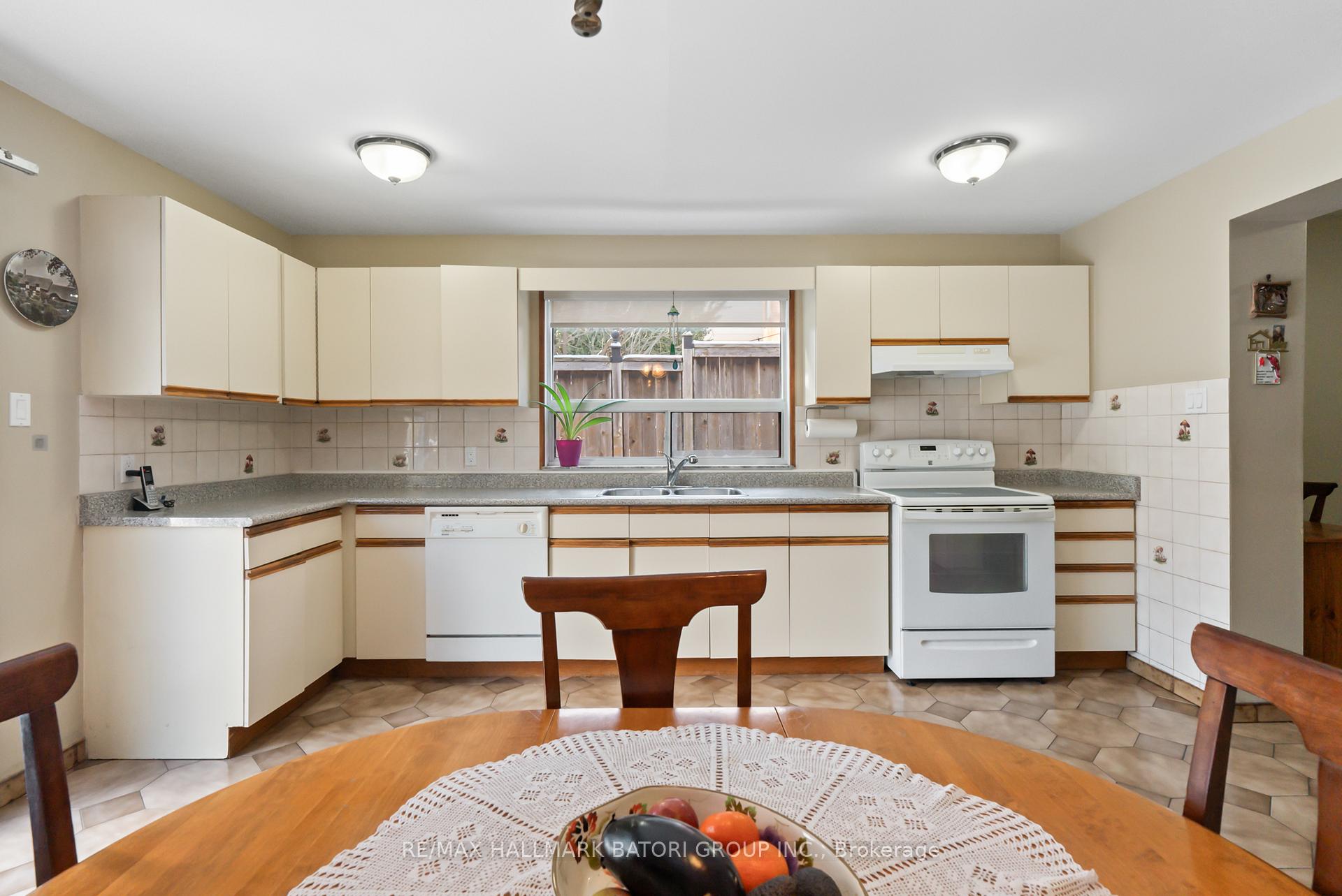 Photo 14 of 263 Castlefield Avenue, Toronto, Yonge-Eglinton — HOMEH