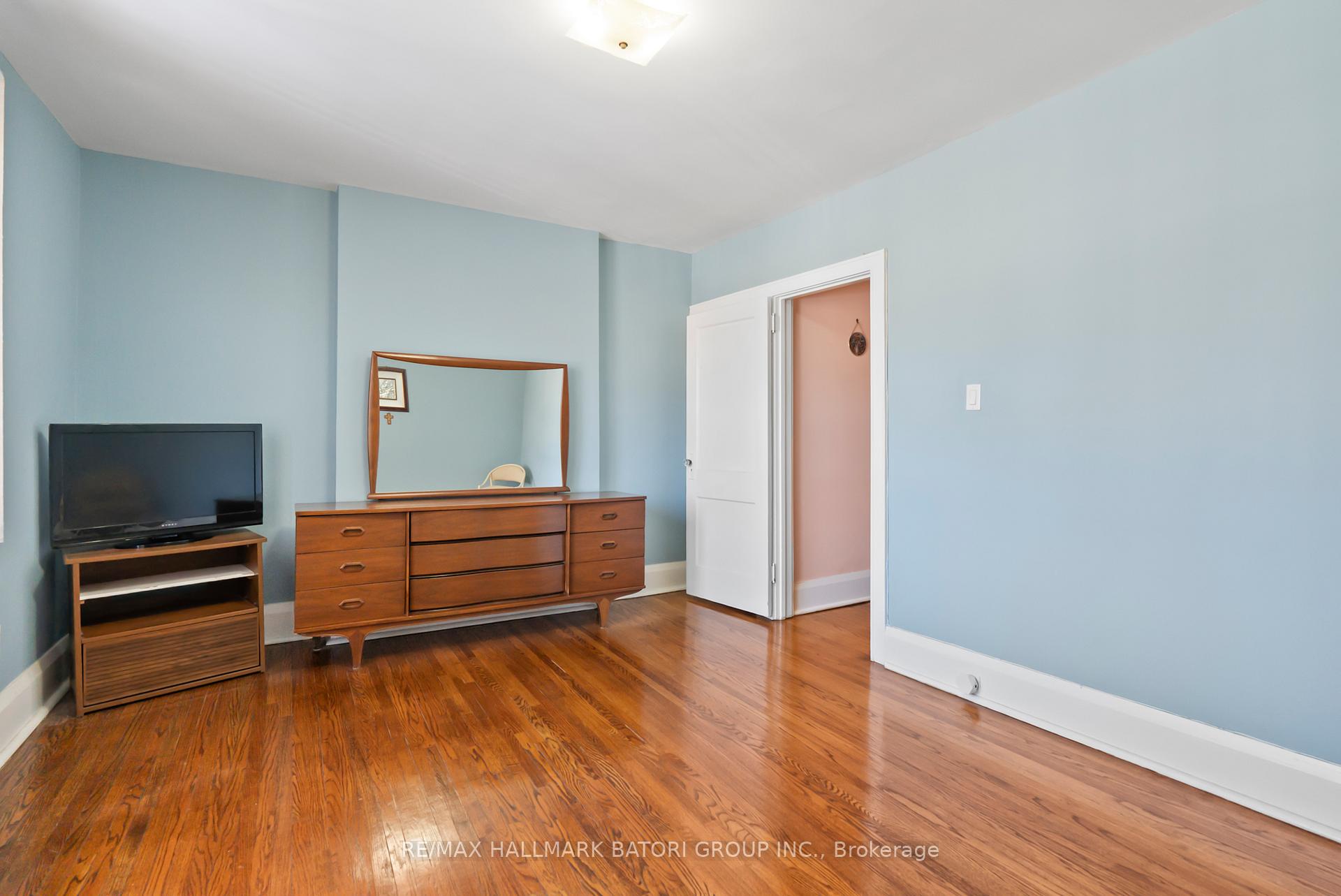 Photo 11 of 263 Castlefield Avenue, Toronto, Yonge-Eglinton — HOMEH