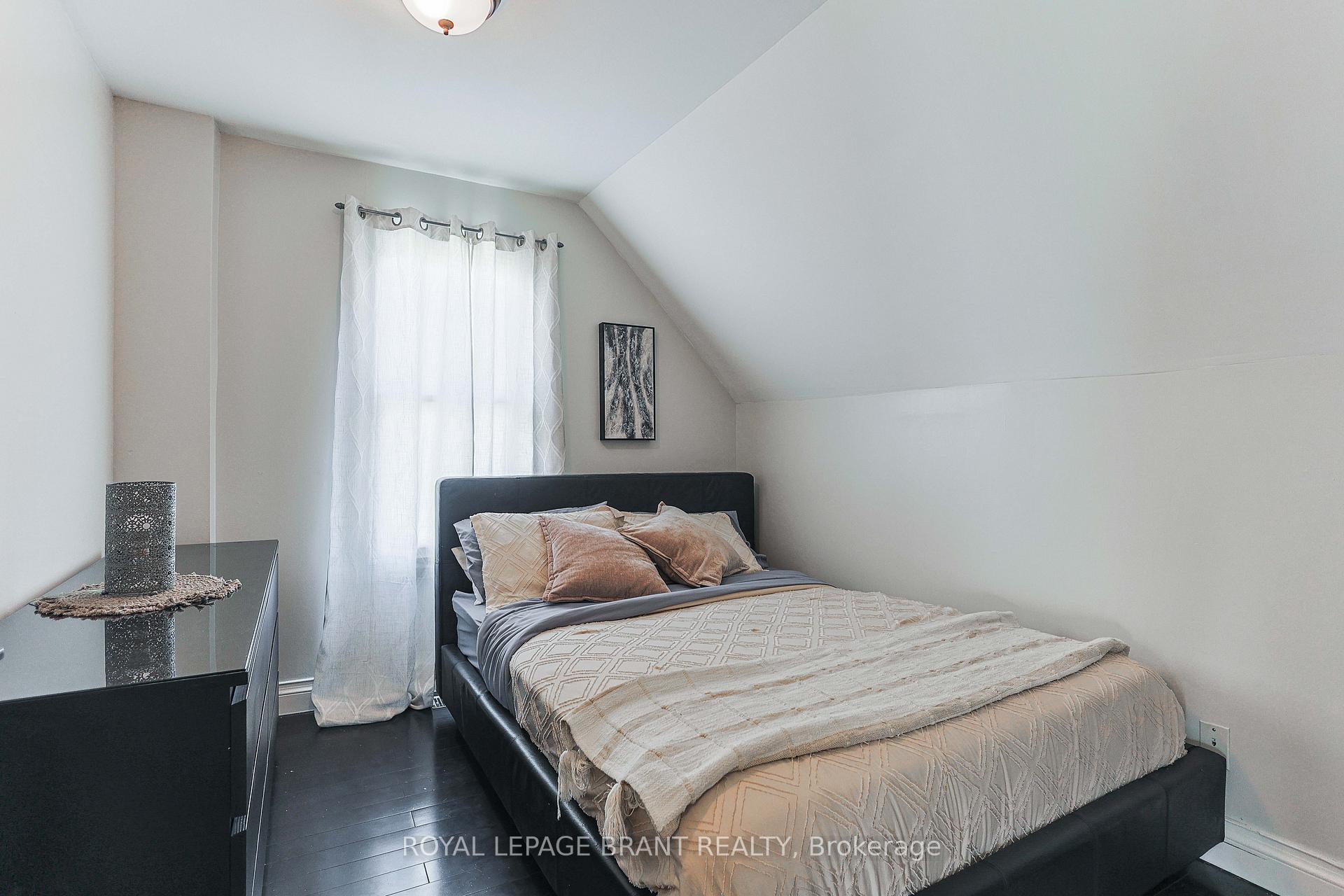 Photo 7 of 162 Mill Street, Kitchener — HOMEH