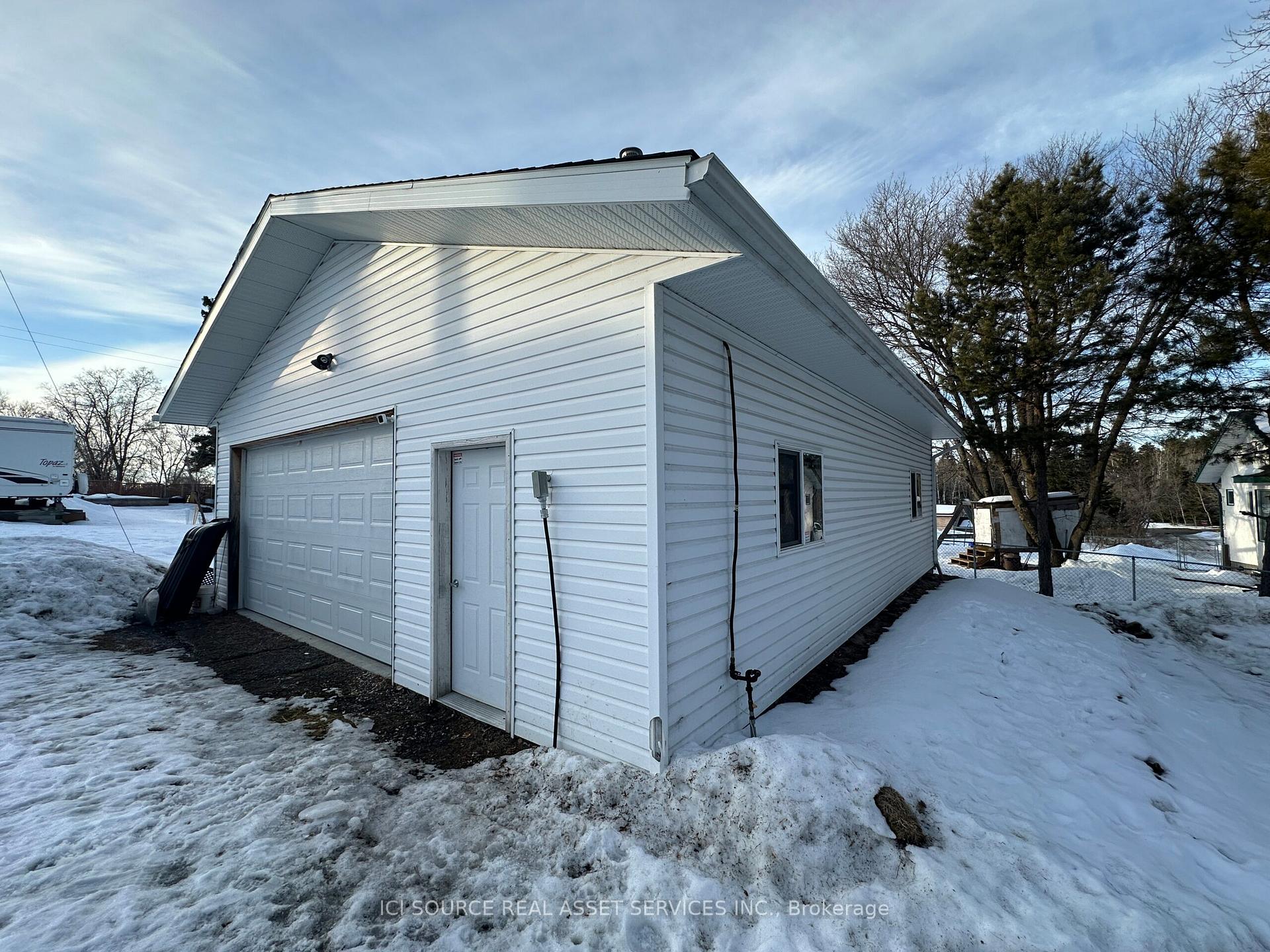 Photo 2 of 32 Kay Street W, Kenora — HOMEH