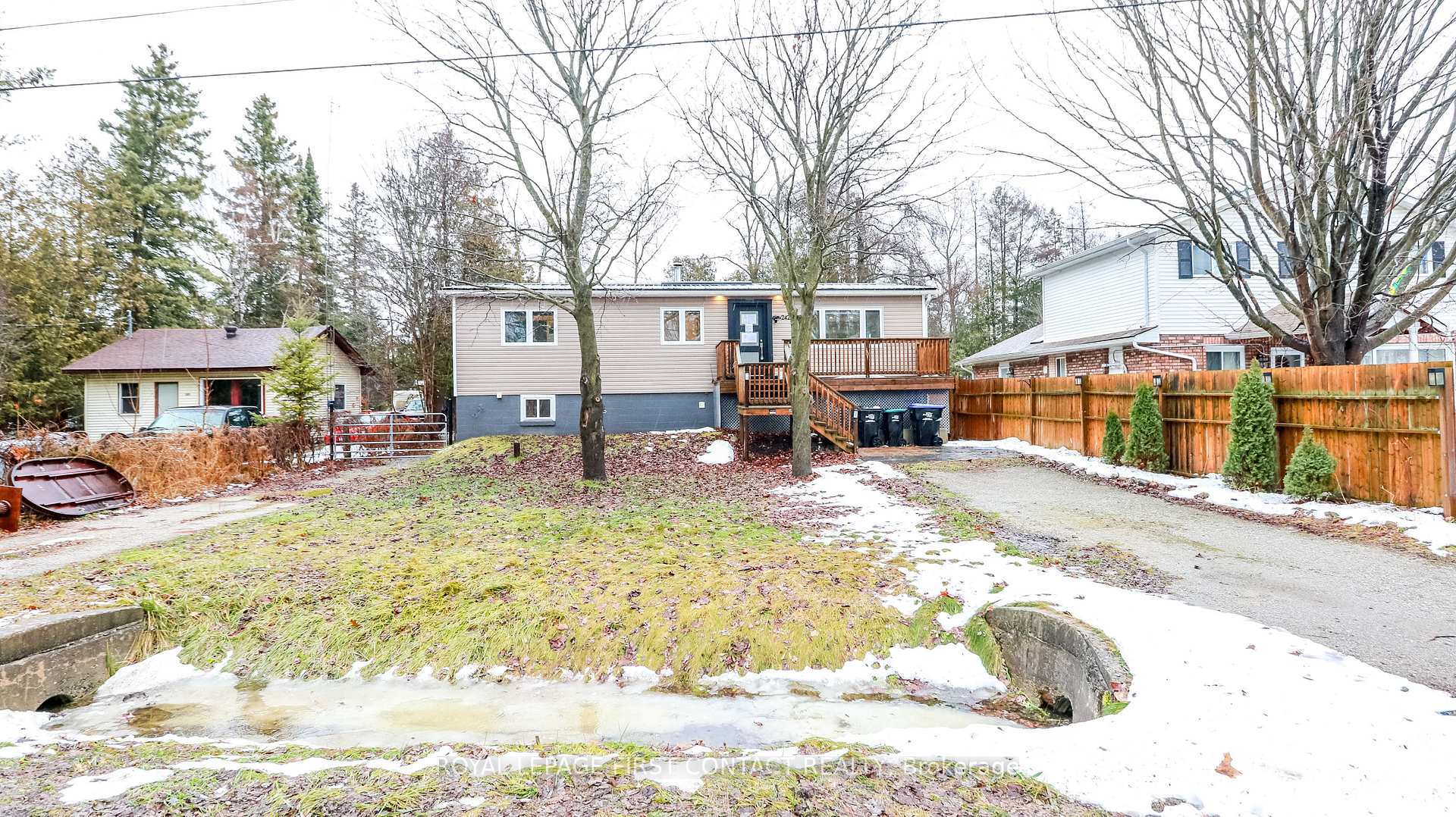 Photo 2 of 2427 Wallace Avenue, Innisfil, Alcona — HOMEH