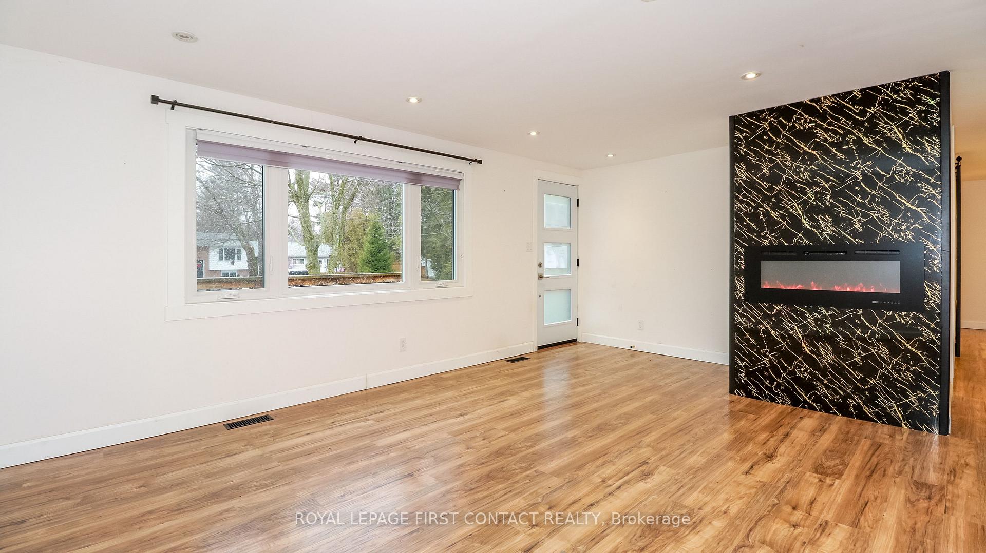 Photo 7 of 2427 Wallace Avenue, Innisfil, Alcona — HOMEH