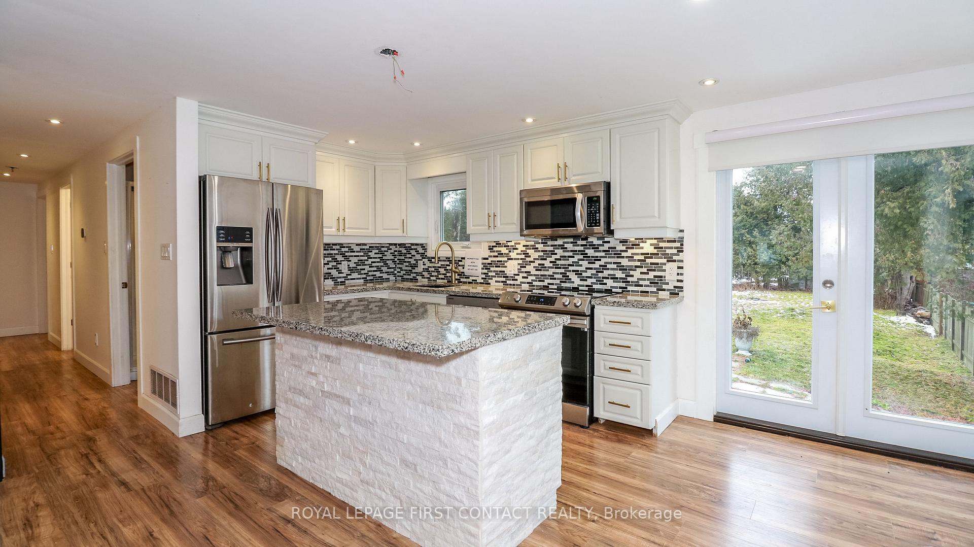Photo 13 of 2427 Wallace Avenue, Innisfil, Alcona — HOMEH