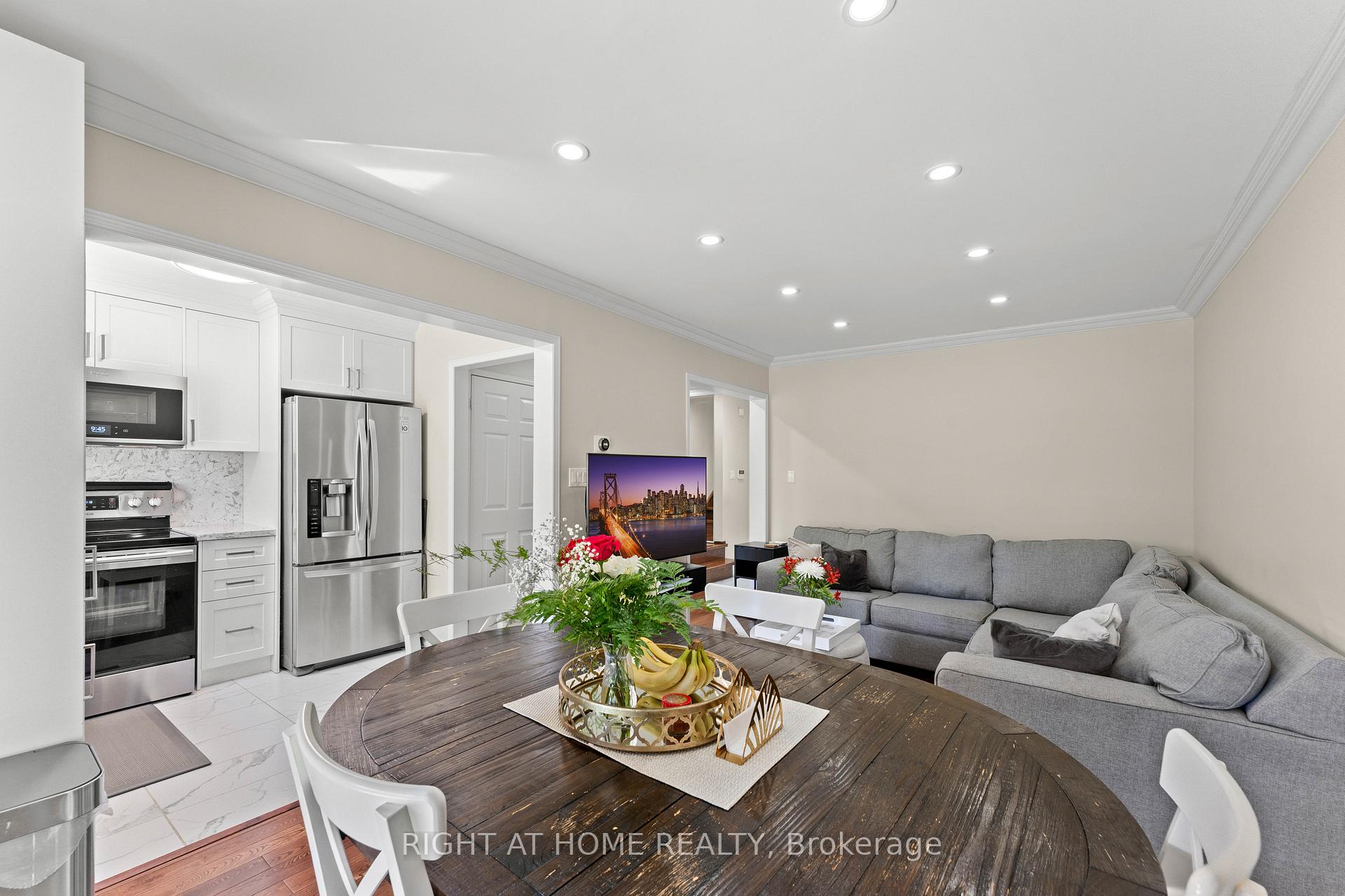 Photo 6 of 115 Ferncliffe Crescent, Markham, Cedarwood — HOMEH