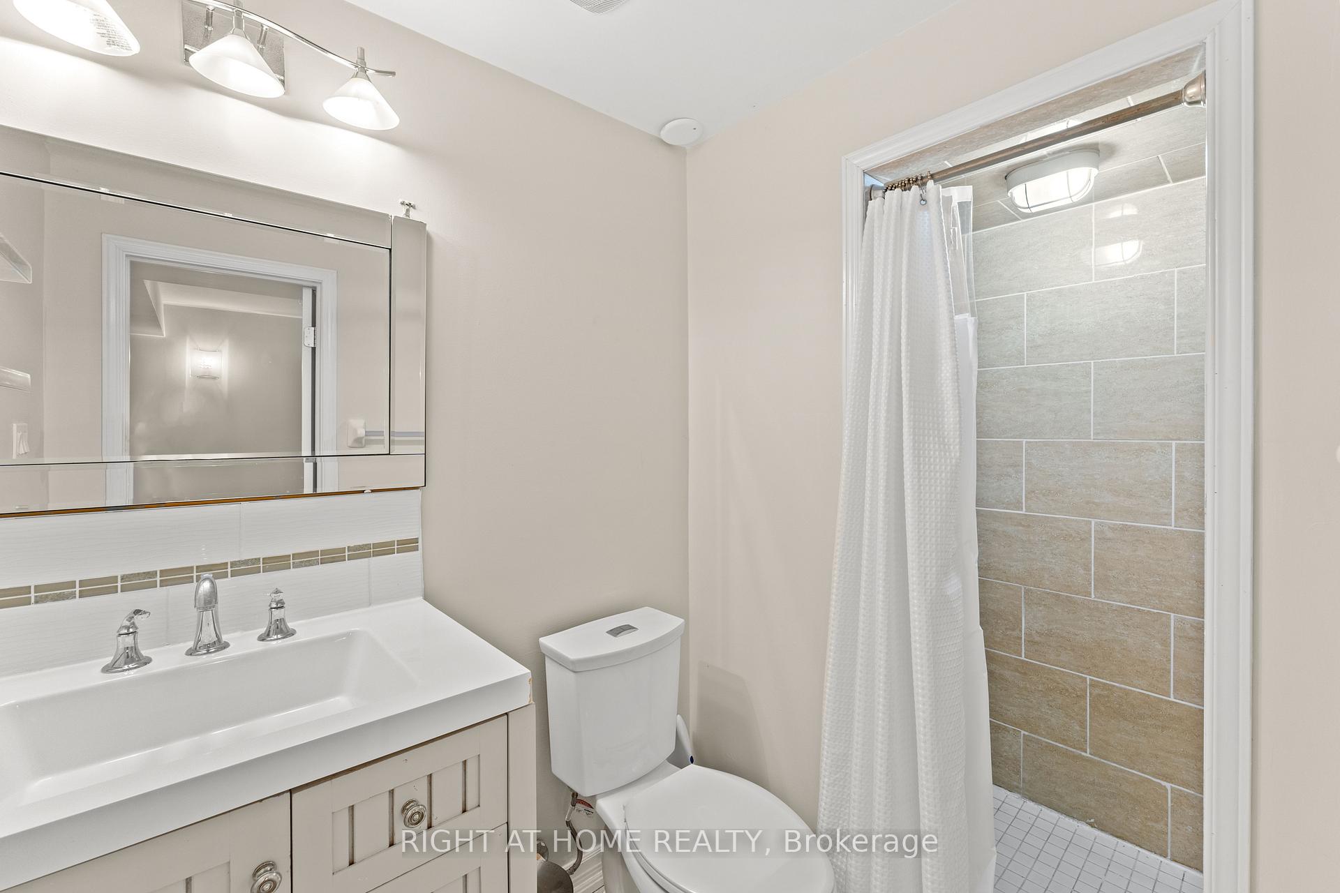 Photo 4 of 115 Ferncliffe Crescent, Markham, Cedarwood — HOMEH