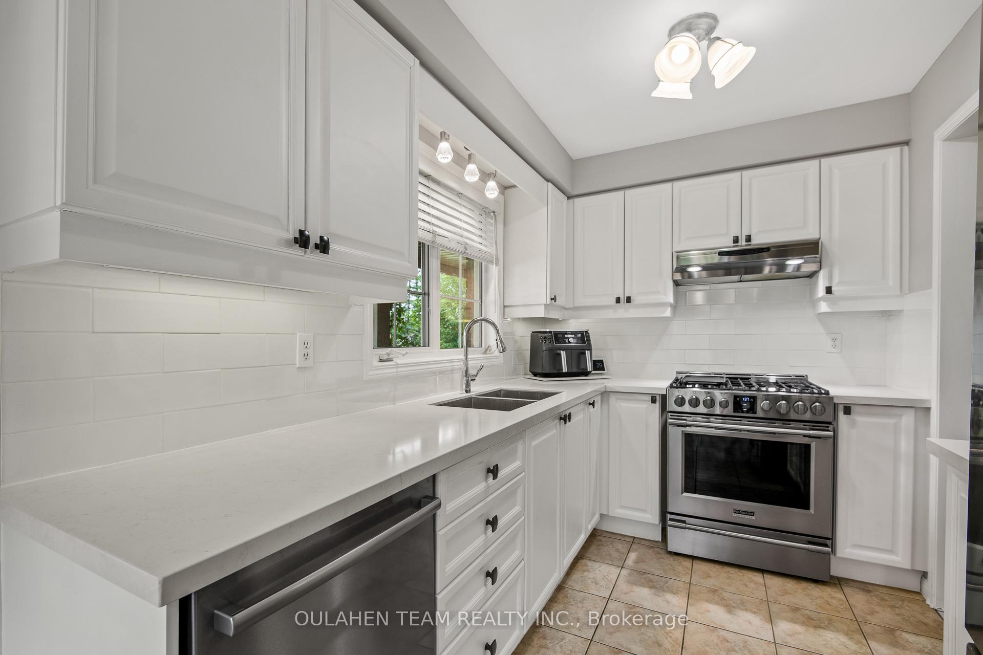 Photo 9 of 66 Madeira Avenue, Vaughan, Vellore Village — HOMEH
