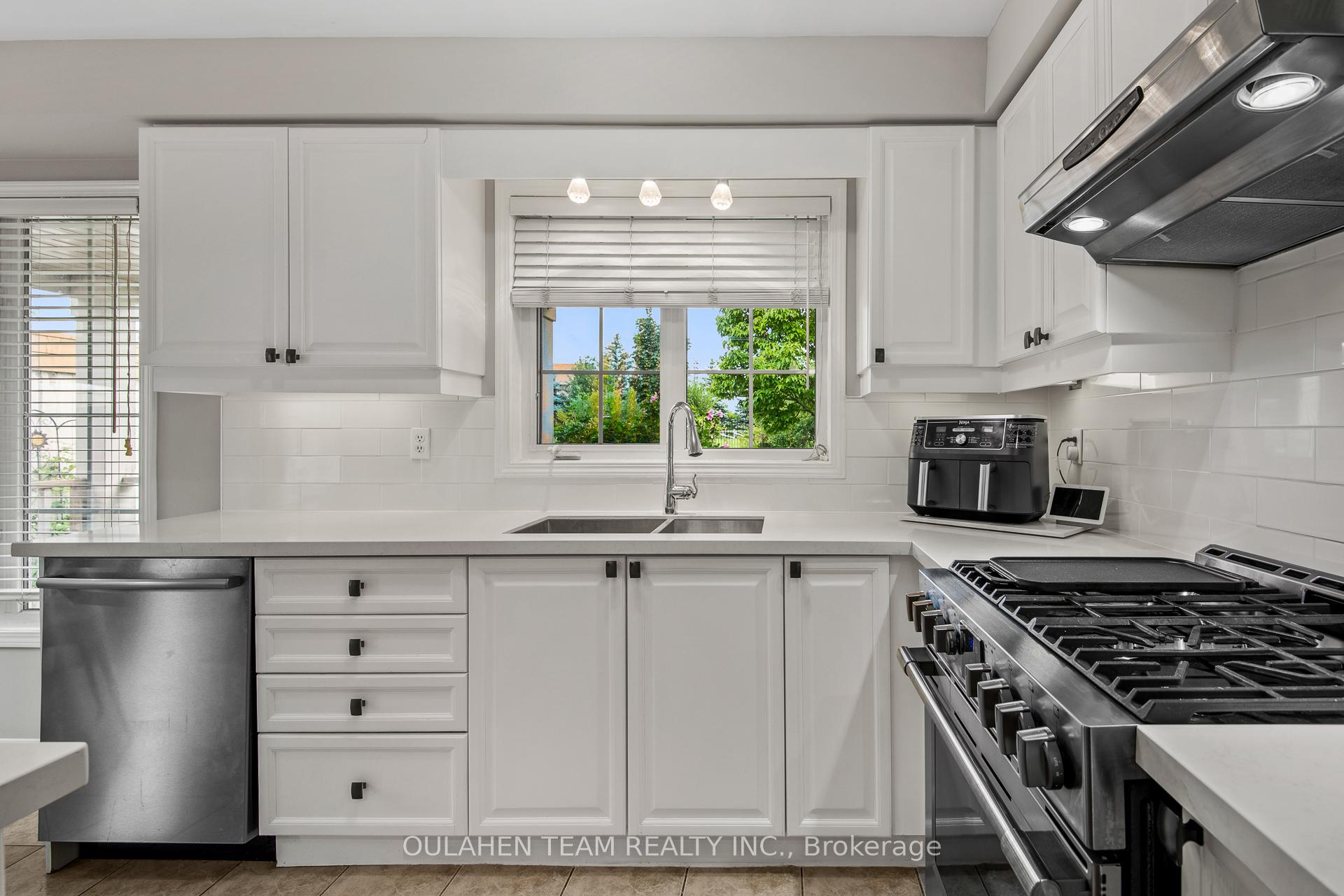 Photo 10 of 66 Madeira Avenue, Vaughan, Vellore Village — HOMEH