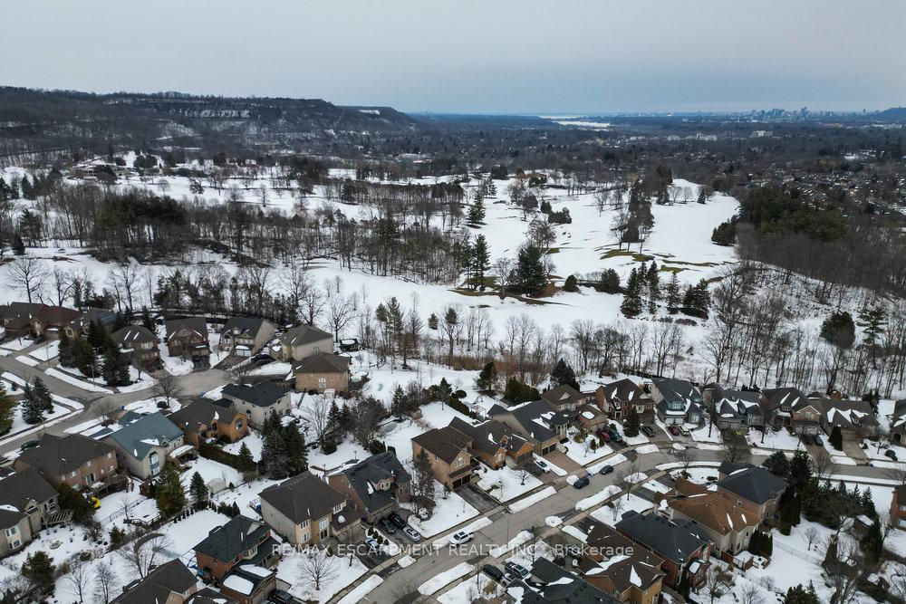 Photo 30 of 49 Winegarden Trail, Hamilton, Dundas — HOMEH