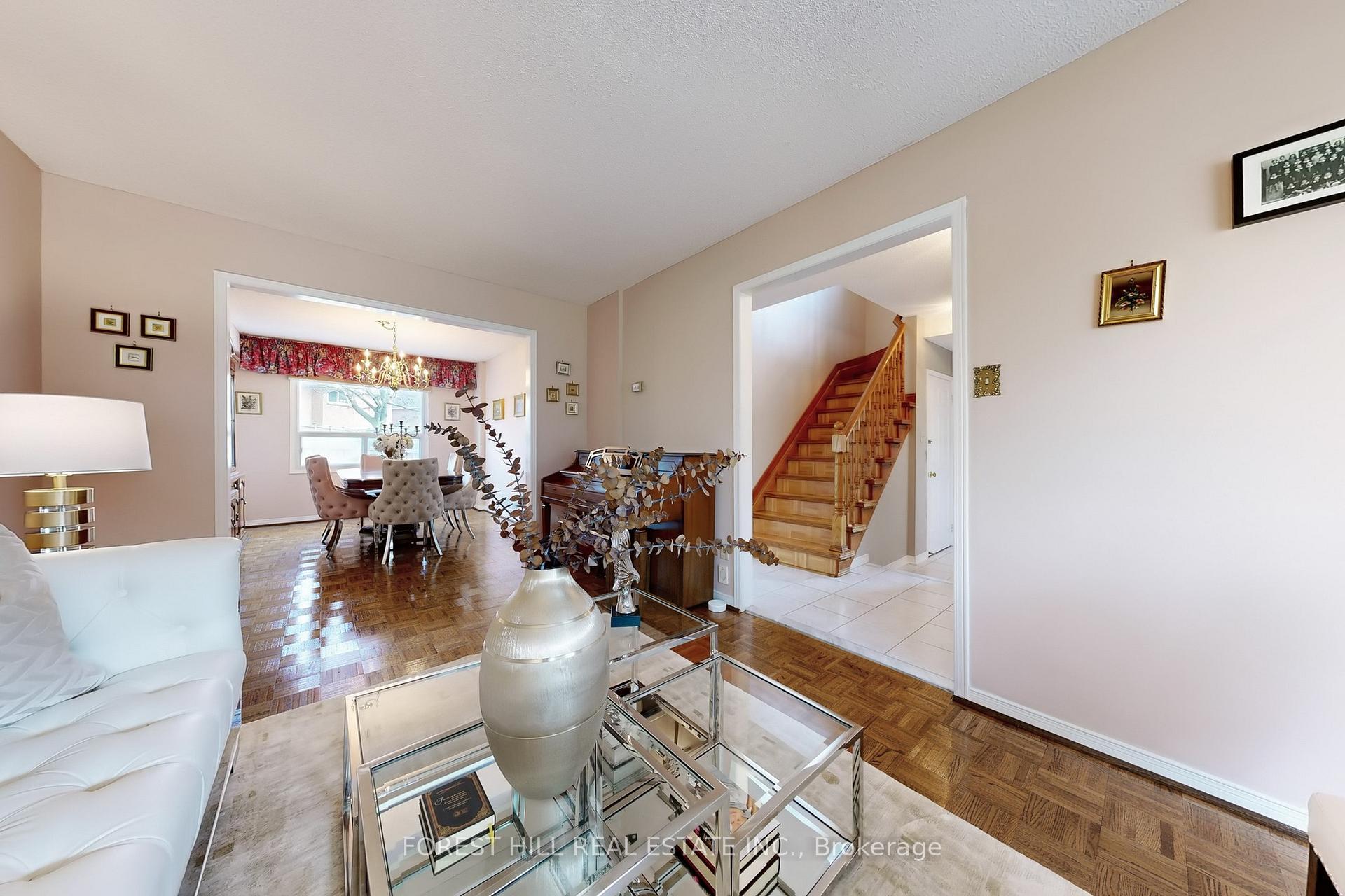 Photo 8 of 29 Arisaig Drive, Vaughan, Maple — HOMEH