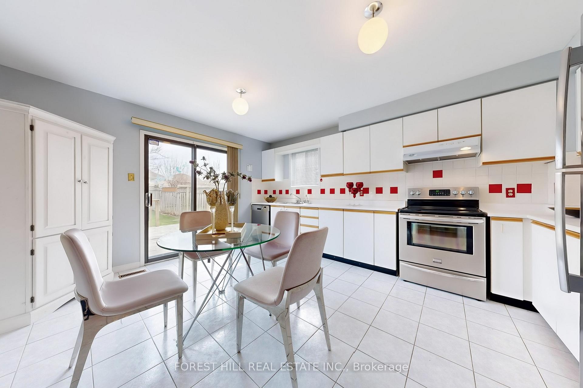 Photo 7 of 29 Arisaig Drive, Vaughan, Maple — HOMEH