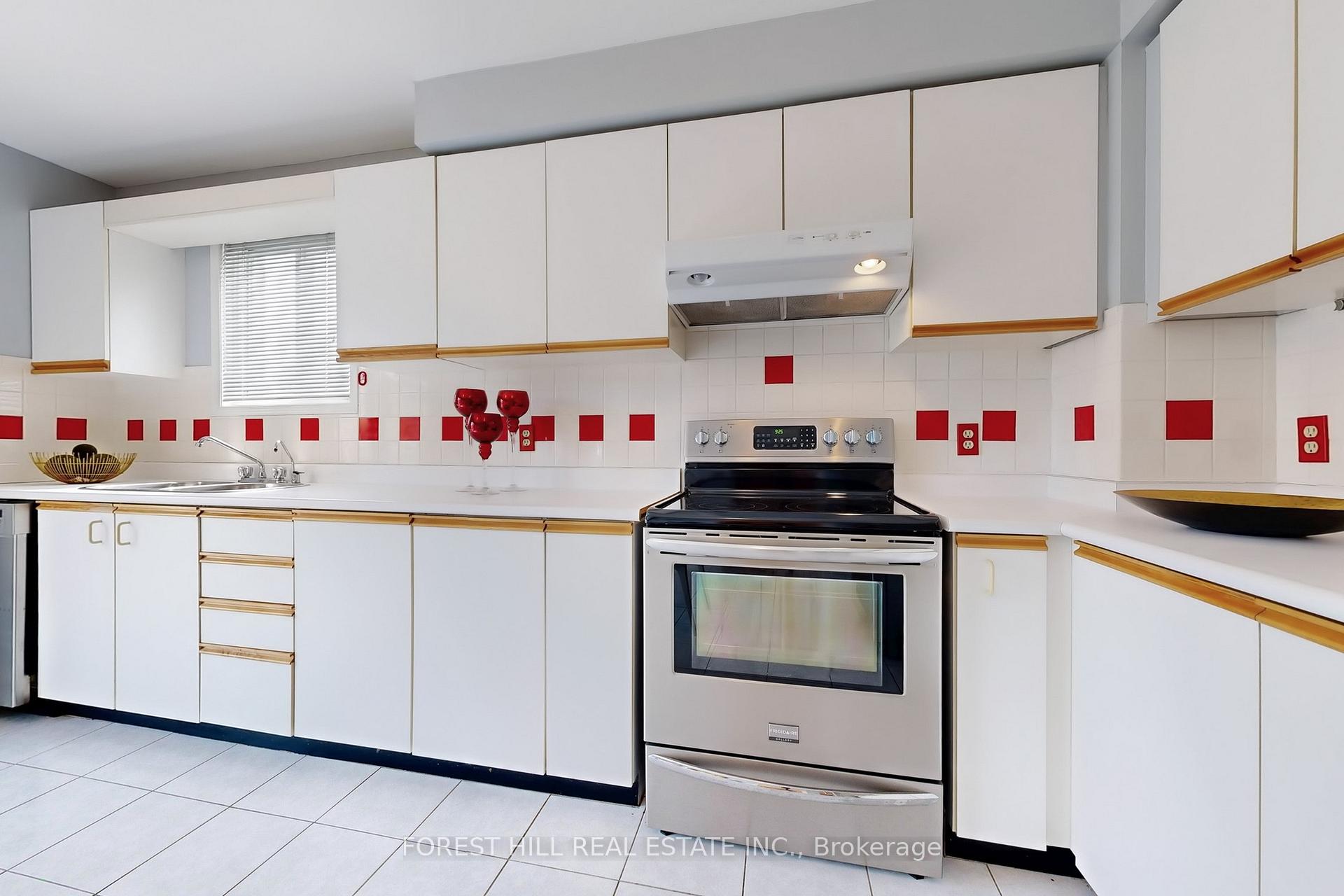 Photo 10 of 29 Arisaig Drive, Vaughan, Maple — HOMEH
