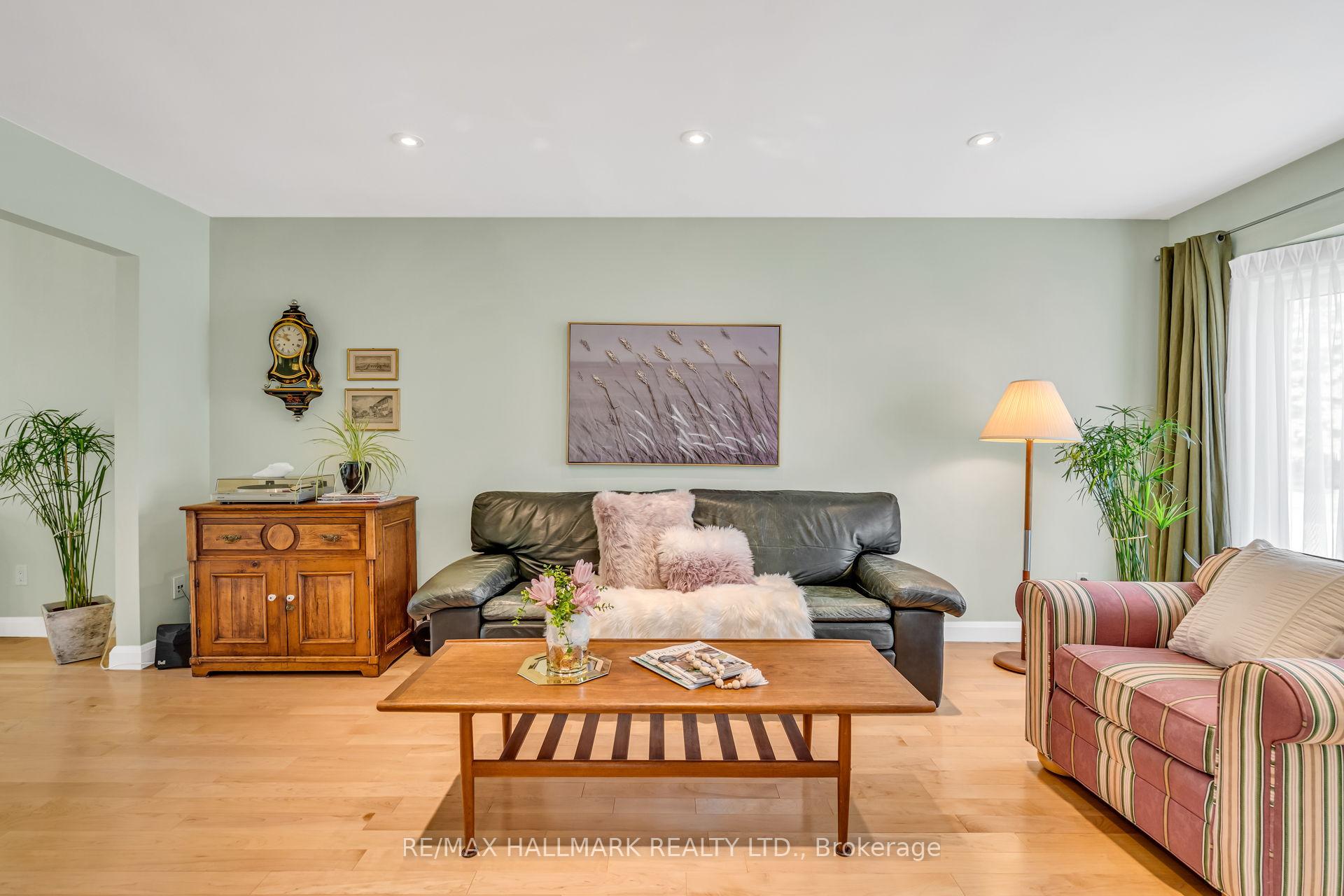Photo 3 of 54 Bryant Road, Markham, Markham Village — HOMEH